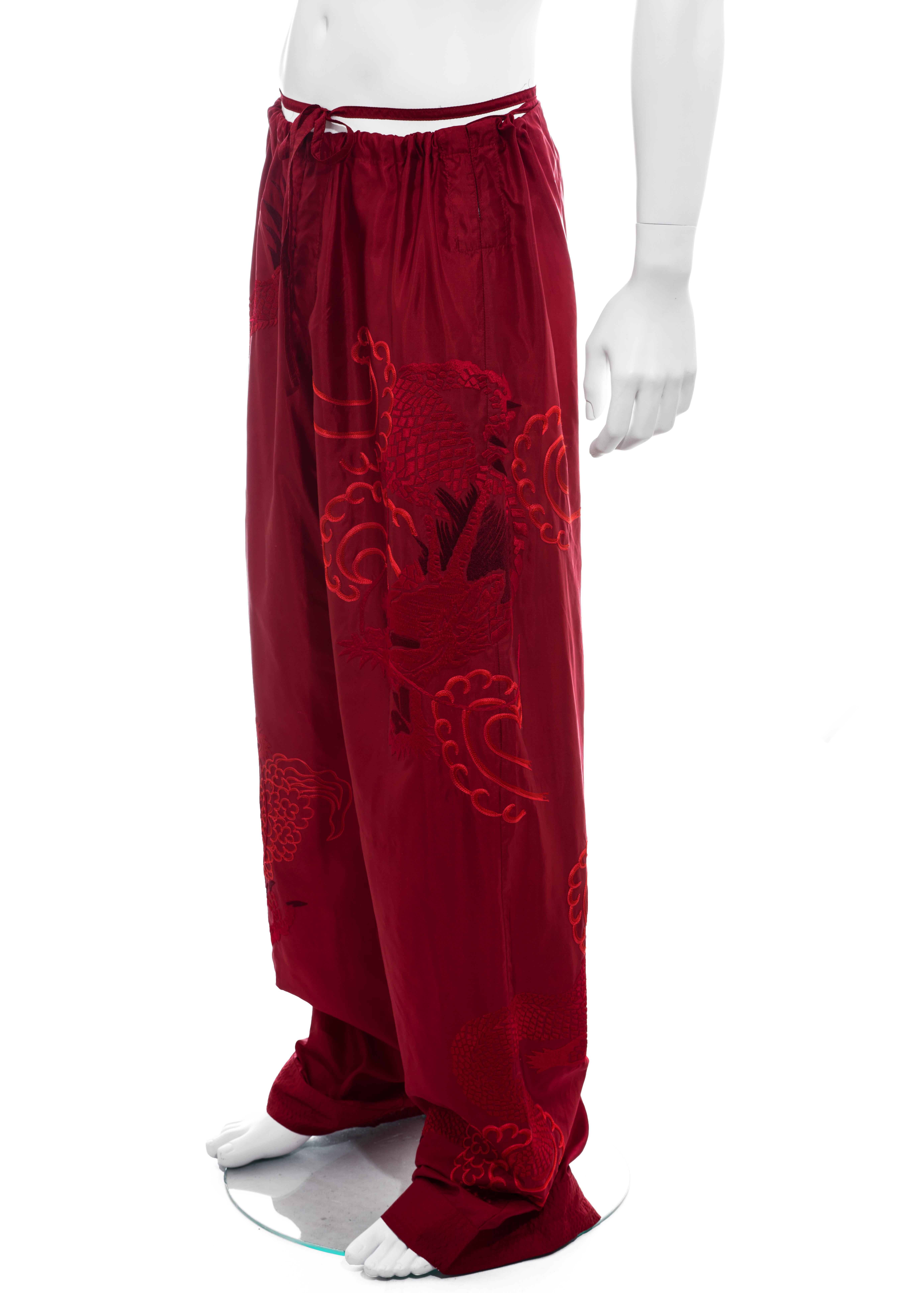 Men's Gucci by Tom Ford red silk embroidered wide leg drawstring pants, ss 2001 In New Condition In London, GB