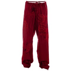 Pantalon large à cordon en soie rouge brodée Gucci by Tom Ford pour homme:: ss 2001