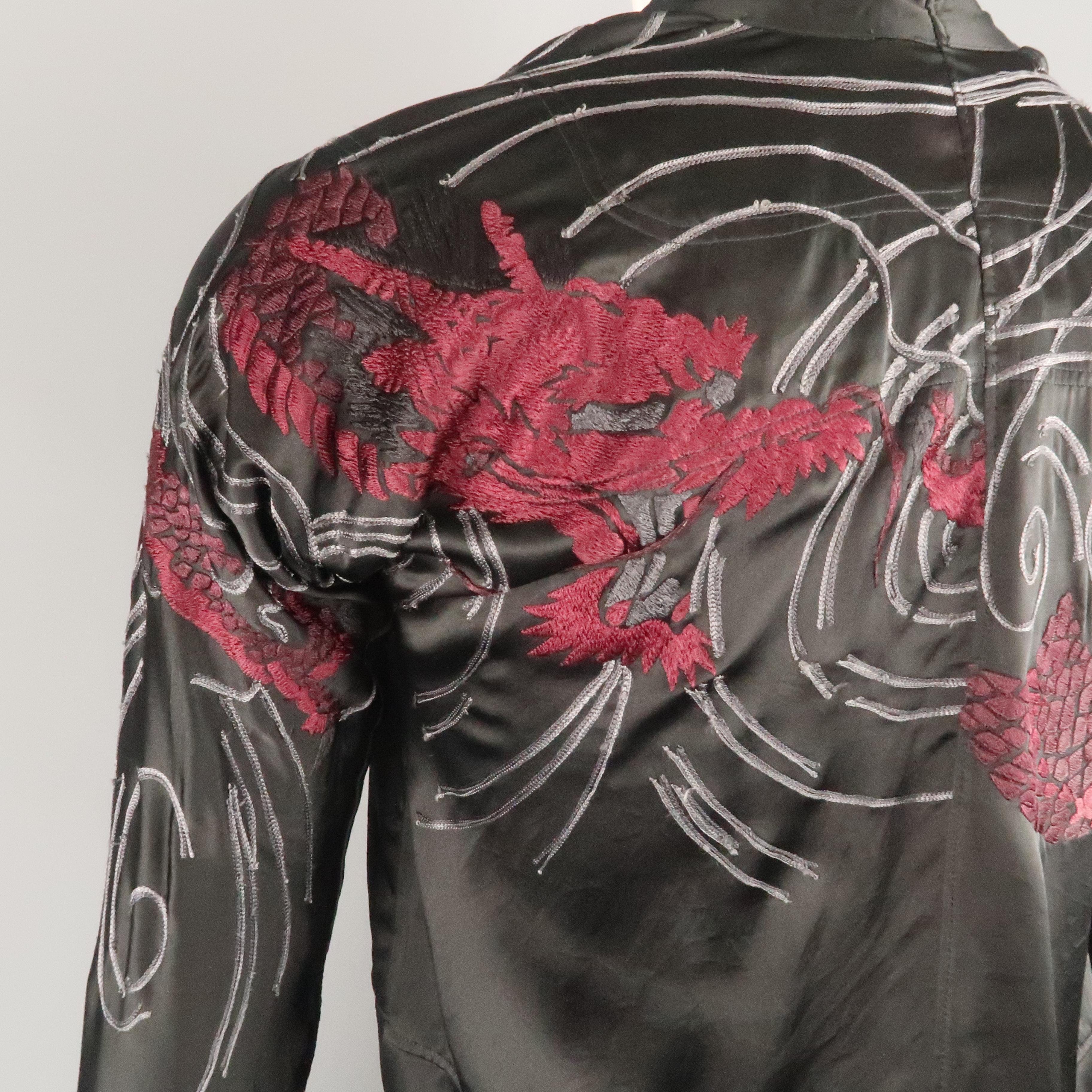 Men's GUCCI by TOM FORD S Black Dragon Print Silk Kimono Style Long Sleeve Shirt In Good Condition In San Francisco, CA
