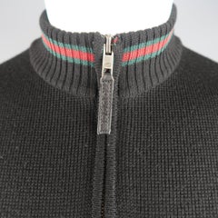 Gucci Herren-Strickjacke aus schwarzer Wolle mit roten und grünen Streifen und Reißverschluss