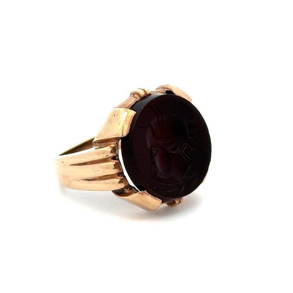 Handsome Gent’s Round Onyx Intaglio Vintage Mid Century Modern  Gold Ring. Hand crafted 10K Yellow Gold mounting. Ring size 9.75, we offer ring resizing. In excellent vintage condition. Recently professionally cleaned and polished. Sure to be