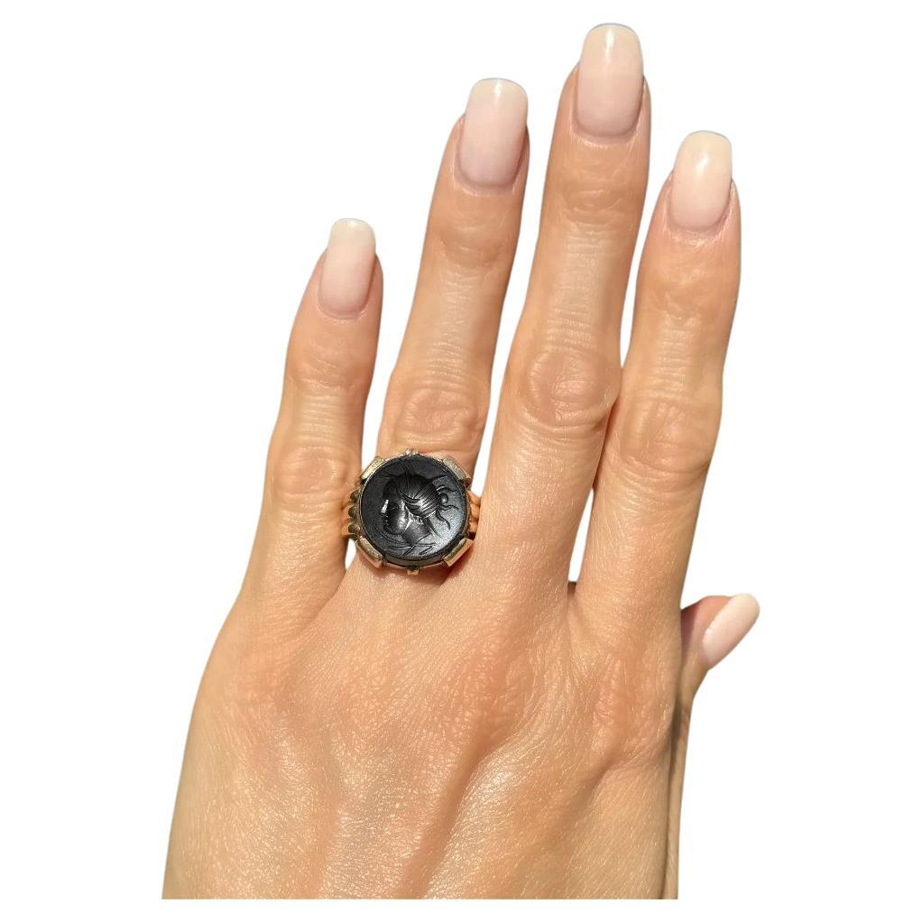 Men’s Intaglio Round Onyx Vintage Mid Century Modern Gold Ring