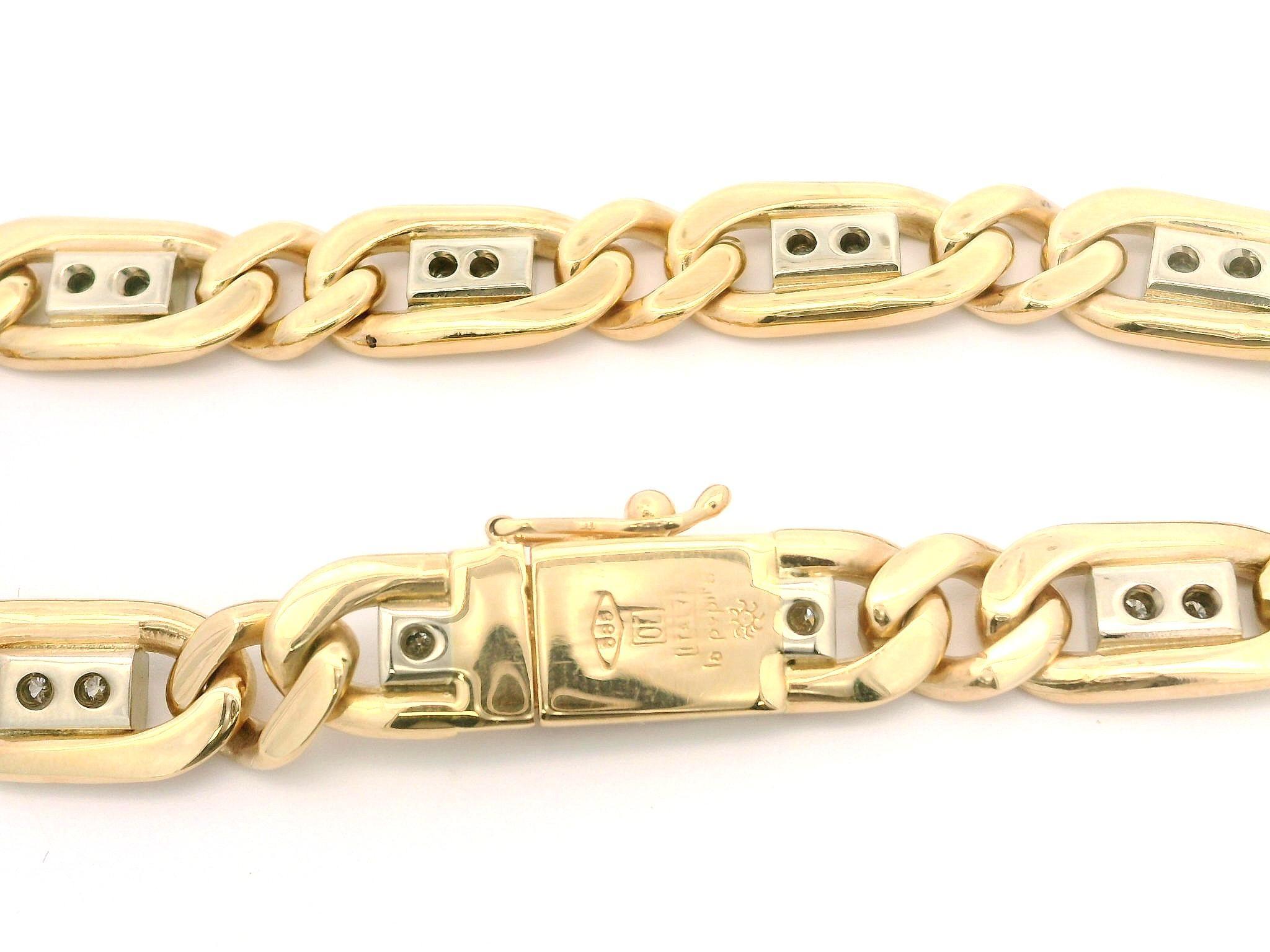 --Pierre(s) :...
(22) Diamants naturels authentiques - taille ronde brillante - sertis - VS1/VS2 w/ Few SI Clarity - G/H  Couleur
Poids total en carats : 0,85 (environ)

MATERIAL : Or jaune massif 14k avec centre en or blanc
Poids : 34,41