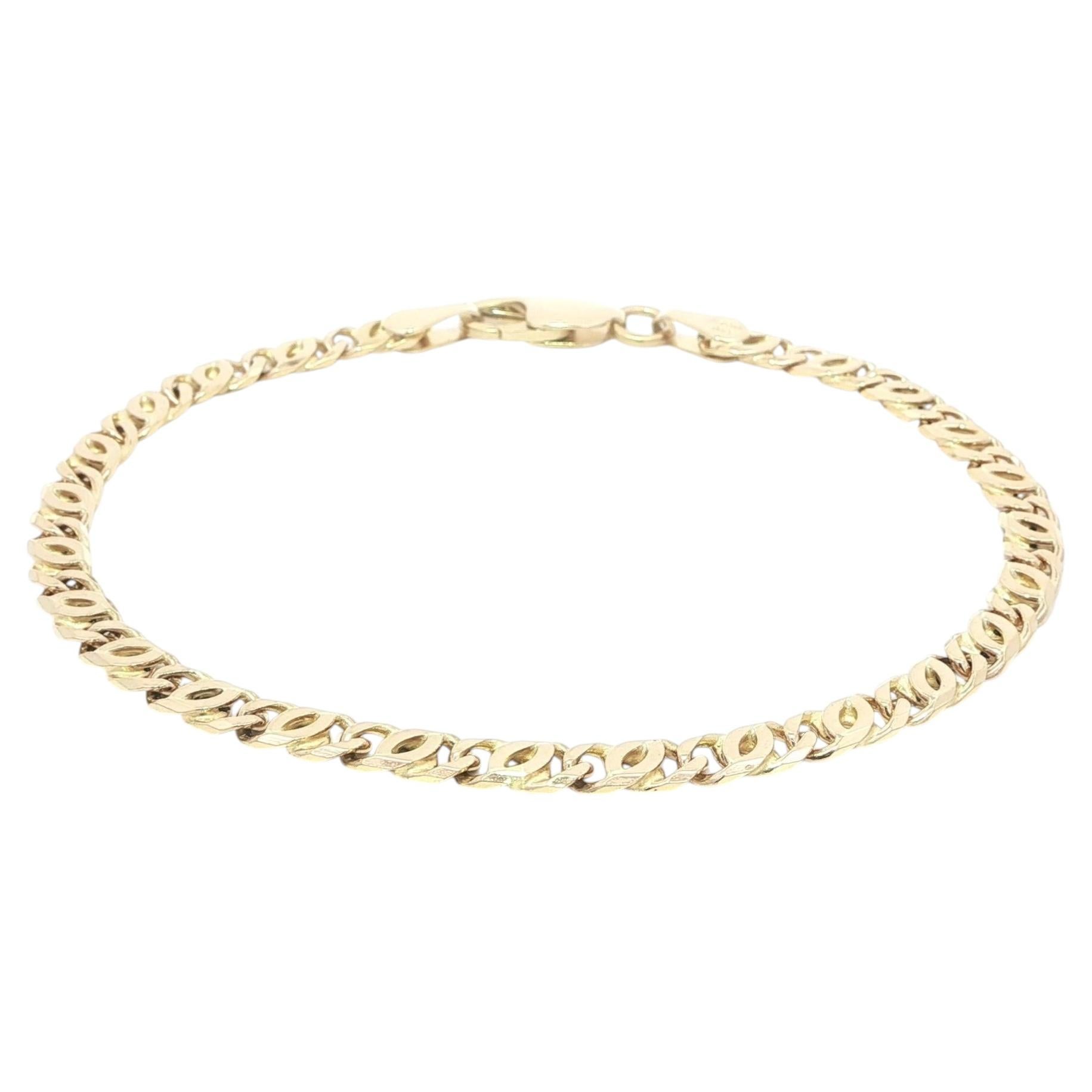 What is a chain bracelet?