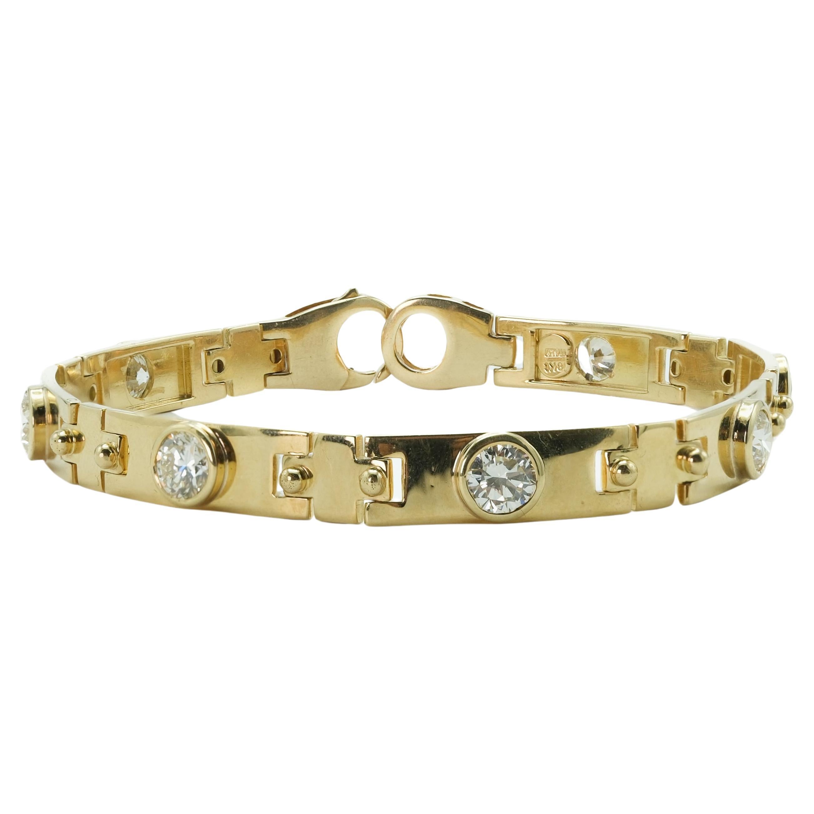 Men's Italian 18 Karat Yellow Gold Bracelet with 5.5 Carats of Bright Diamonds For Sale