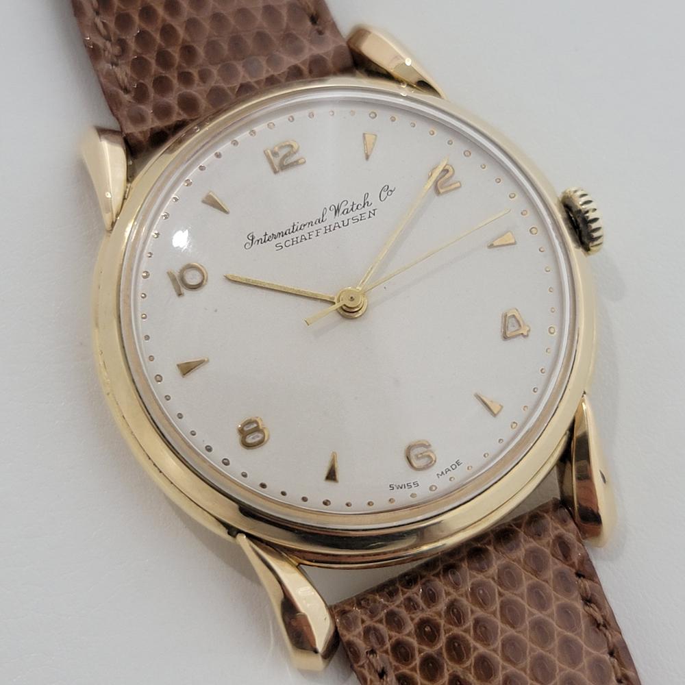 Mens IWC Schaffhausen 18k Gold 37mm Manual Wind Watch 1960s Vintage RA350 Excellent état - En vente à Beverly Hills, CA