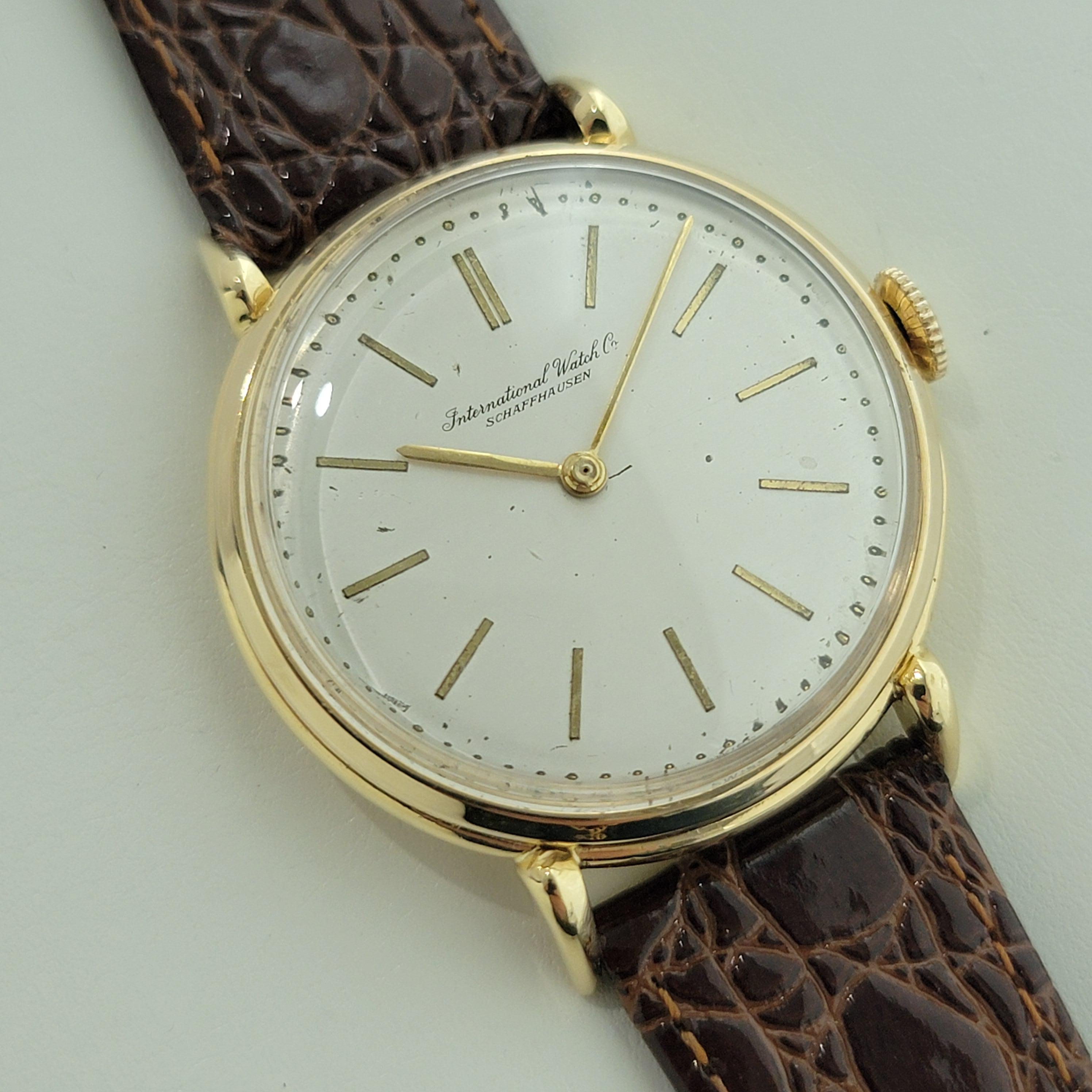 Mens IWC Schaffhausen 18k Solid Gold Jumbo 37mm Manual Wind 1960s Vintage RA513 In Excellent Condition For Sale In Beverly Hills, CA