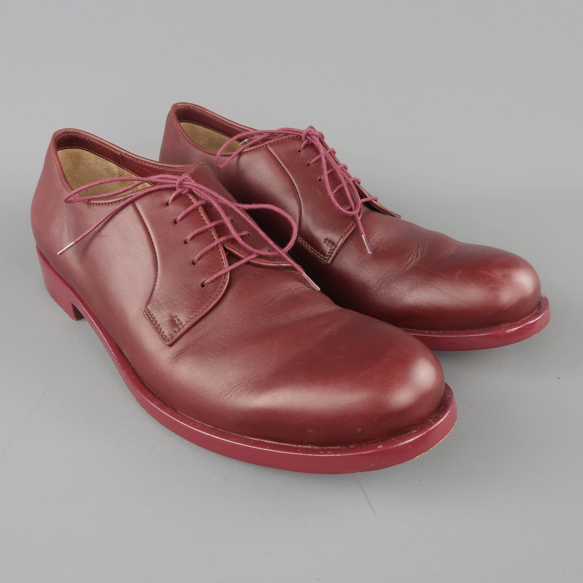 JIL SANDER derby dress shoes comes in burgundy smooth leather and feature a round toe and tonal laces and lacquered sole. Wear throughout. Made in Italy.
 
Fair Pre-Owned Condition.
Marked: IT 43
 
Outsole: 12.5 x 4 in.
