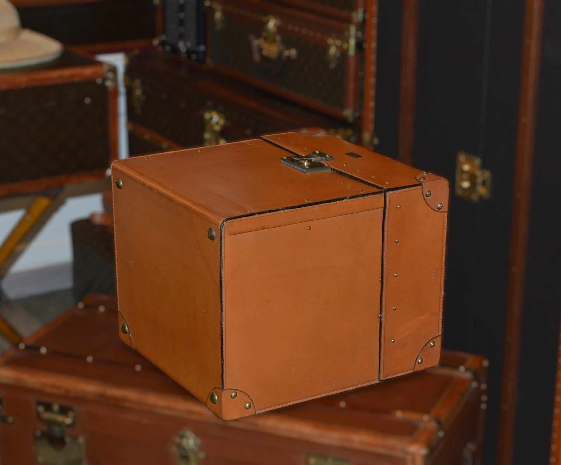 Men's leather hat trunk c.1920 For Sale 6