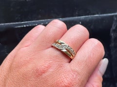 Herren Light Champagne Diamond Row Crossover Band Ring in 14k Gelbgold