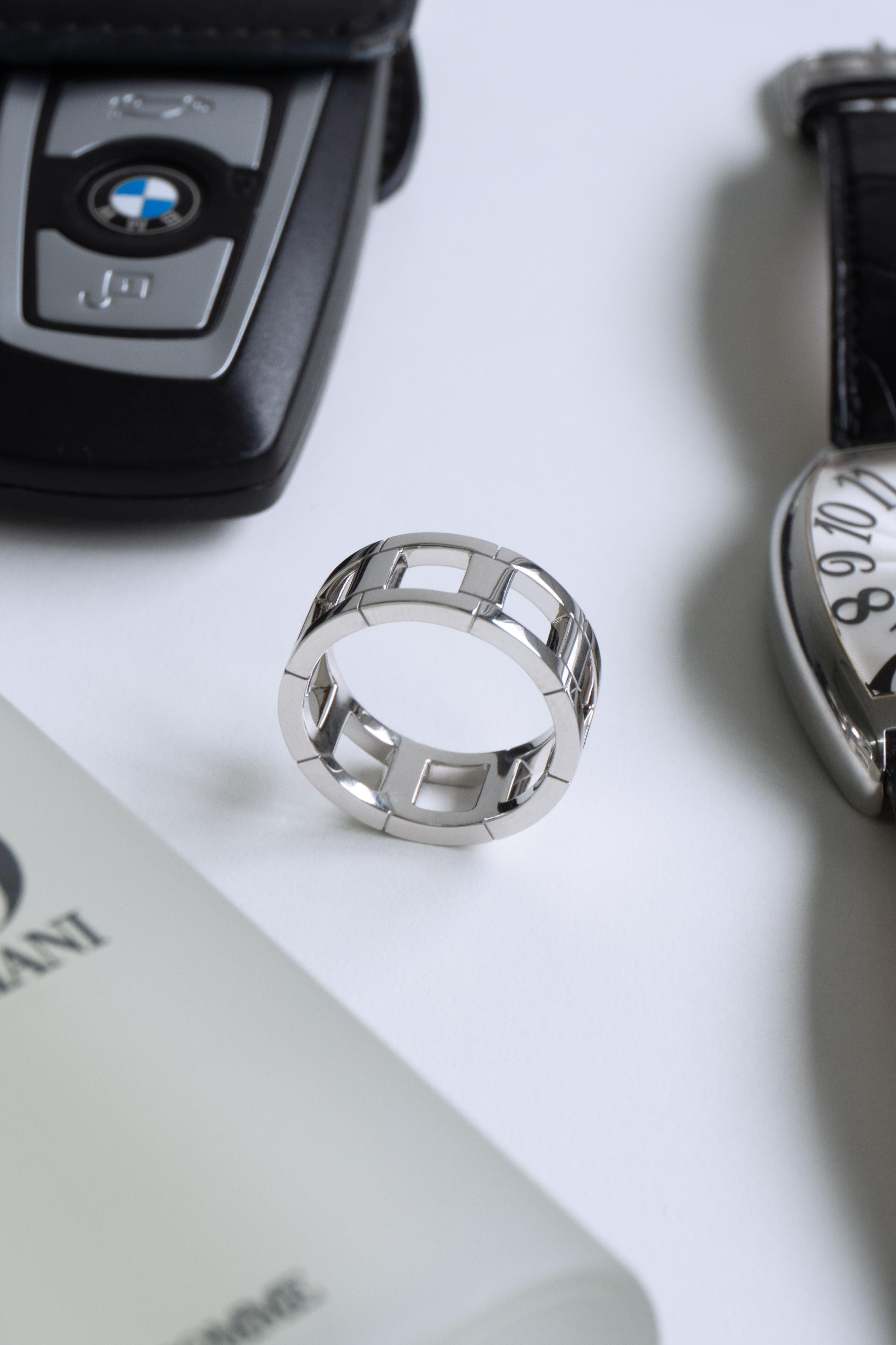 Mens Link Ring in 18k Solid White Gold In New Condition For Sale In Bangkok, TH