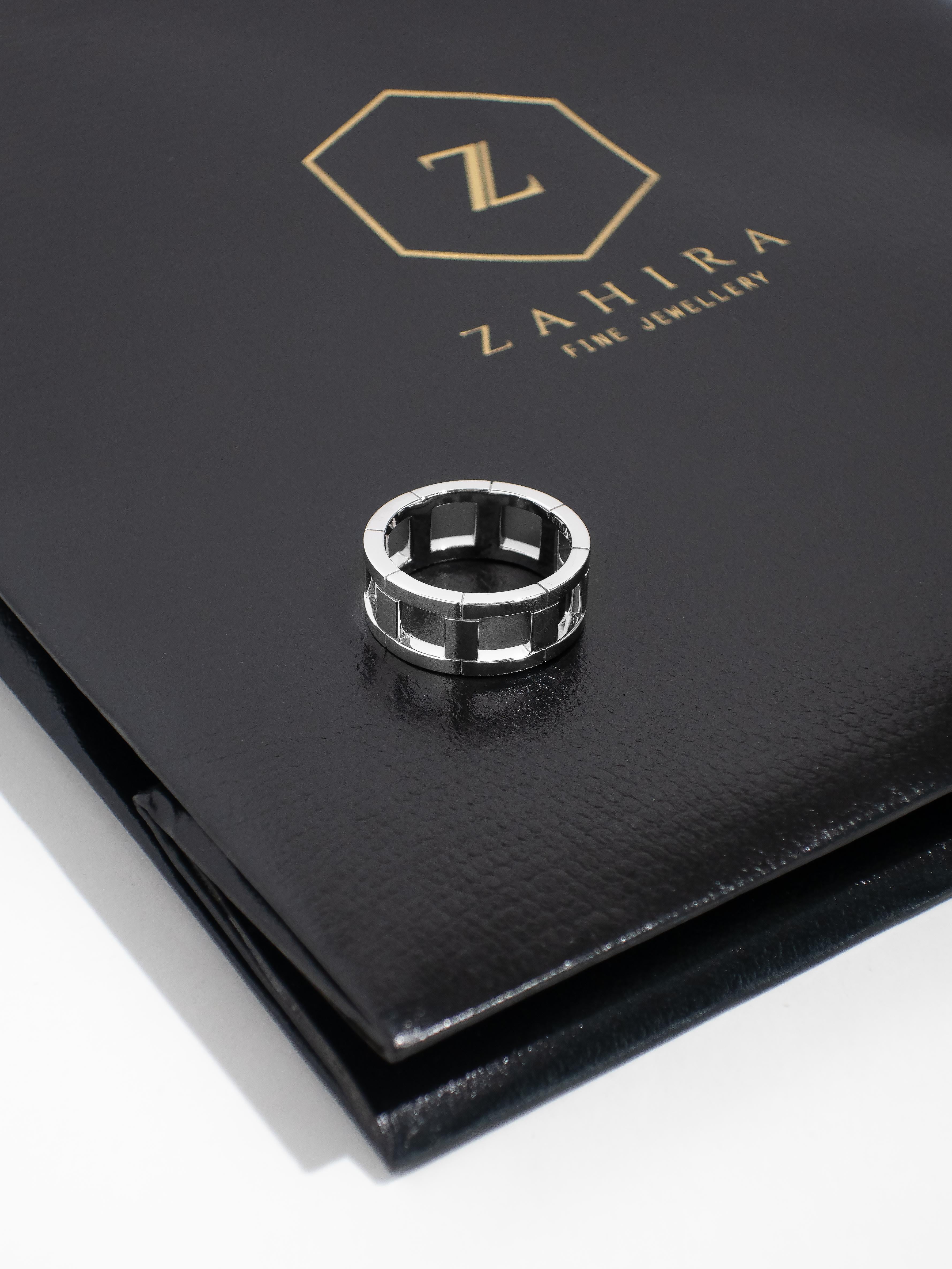 Men's Mens Link Ring in 18k Solid White Gold For Sale
