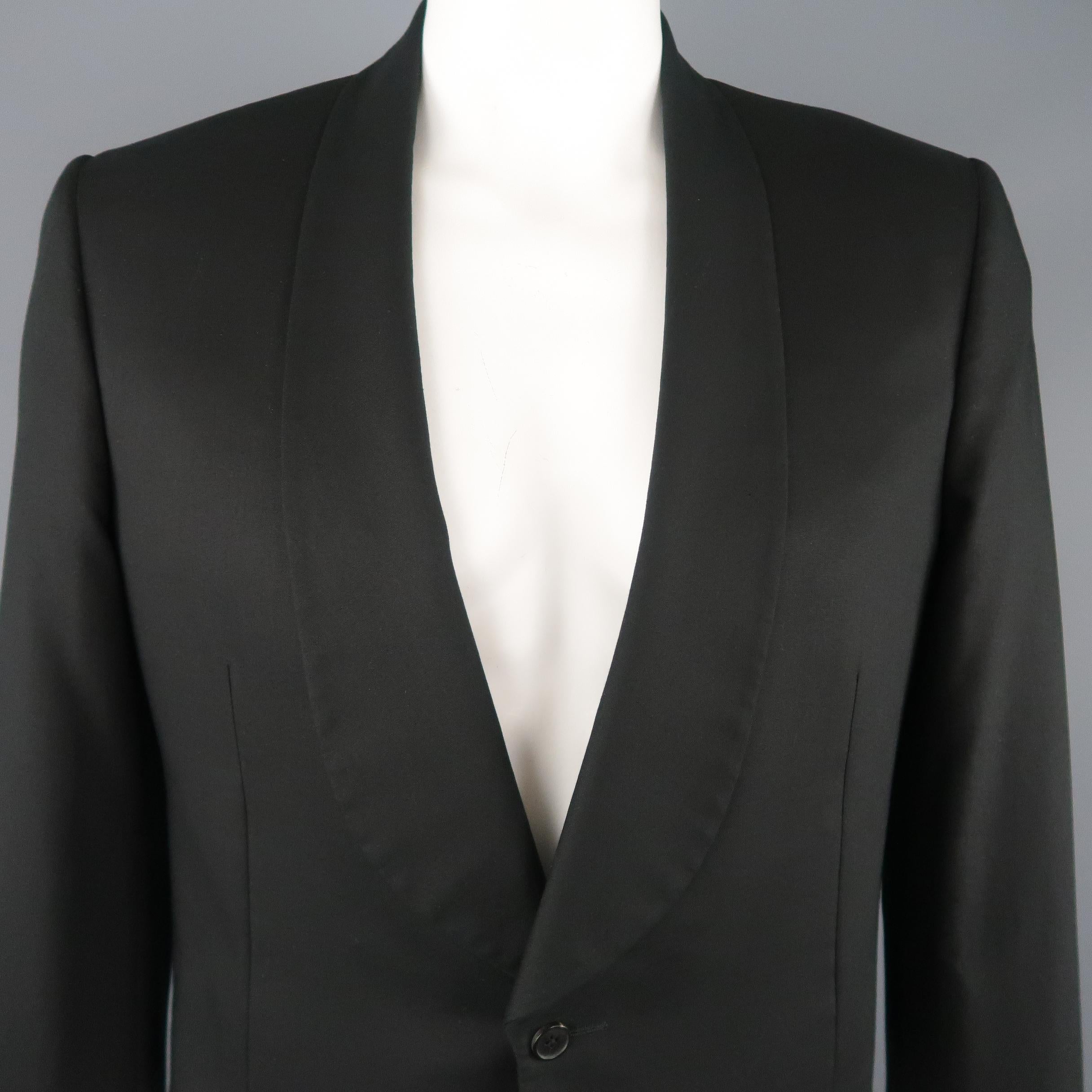 LOUIS VUITTON cropped dinner jacket comes in black wool with a shawl collar, cropped hem,, single button closure, and Damier twill liner. Made in Italy.
 
Excellent Pre-Owned Condition.
Marked: IT 54
 
Measurements:
 
Shoulder: 18 in.
Chest: 44