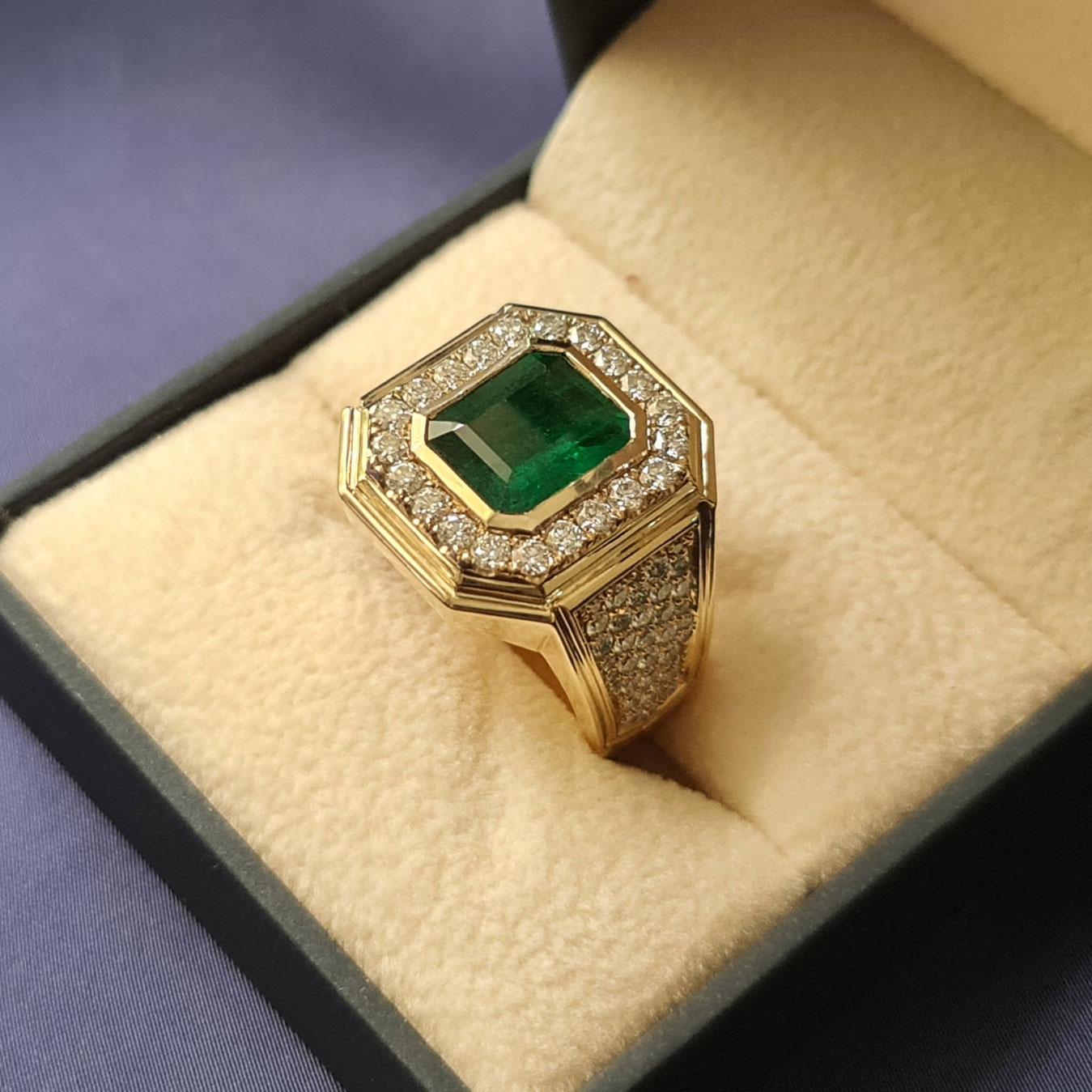 Men's luxury green emerald ring , 3.25ct natural emerald, 1.85ct natural diamond