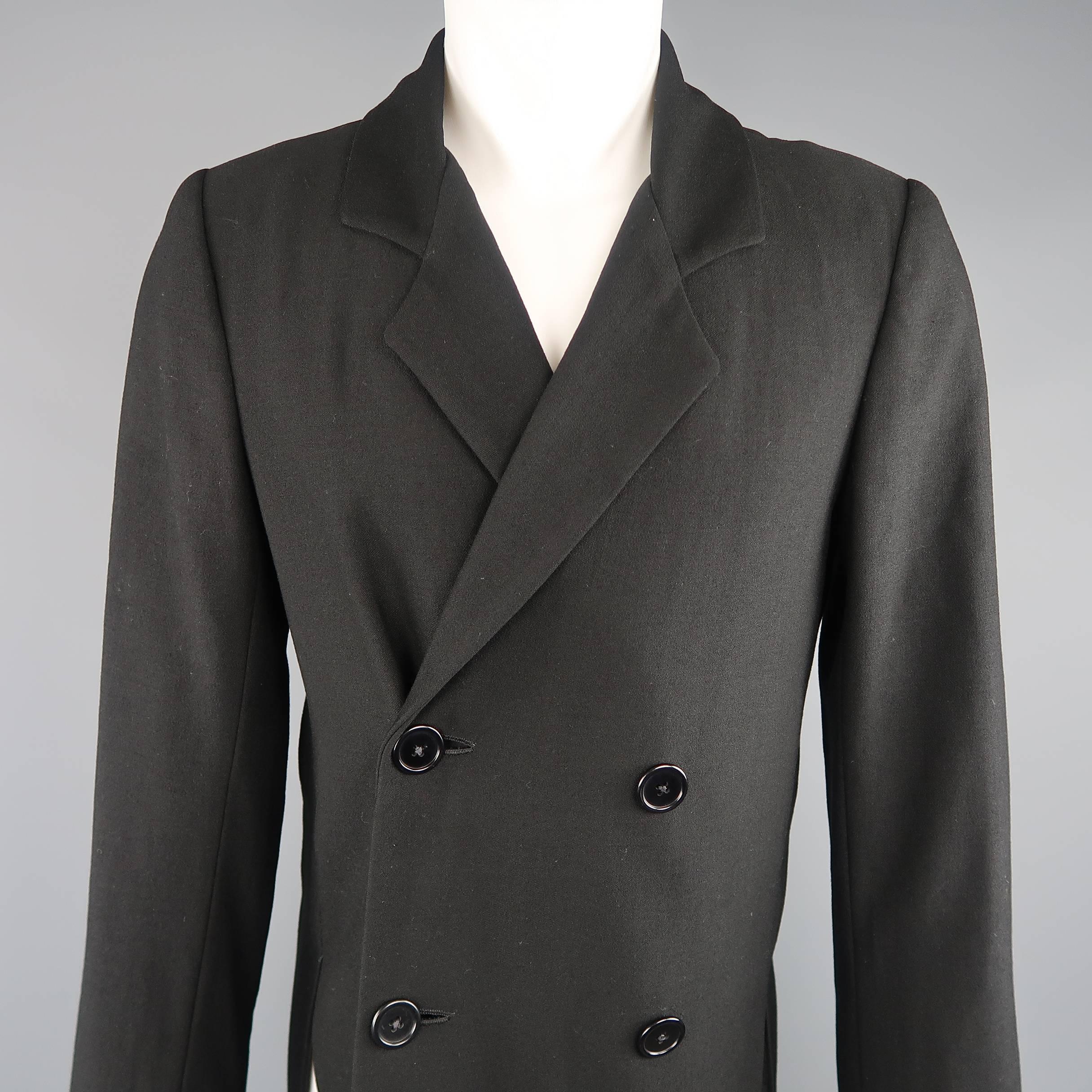 MAISON MARTIN MARGIELA Line 14 slim fit, double breasted coat comes in wool canvas with a notch lapel, vented back, and double slit front. Made in Italy.
 
Excellent Pre-Owned Condition.
Marked: IT 50
 
Measurements:
 
Shoulder: 17 in.
Chest: 42