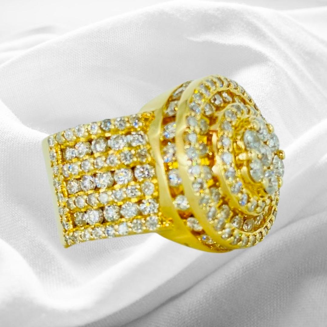 Round Cut Men’s Massive 4.60 Carat Diamond Ring 14k Gold For Sale