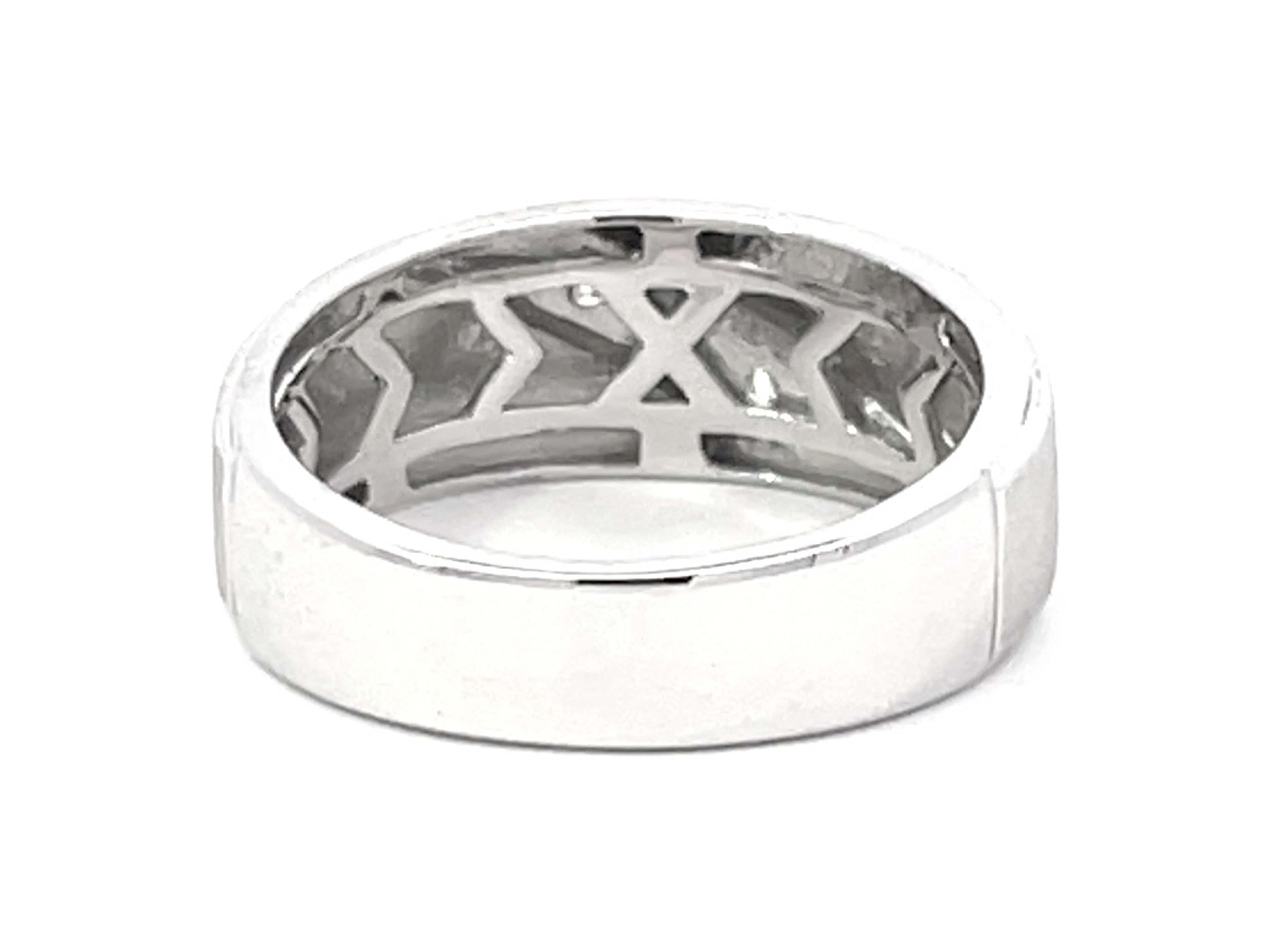 Bague pour homme en or blanc 10k avec diamants en finition mate et polie en vente 1