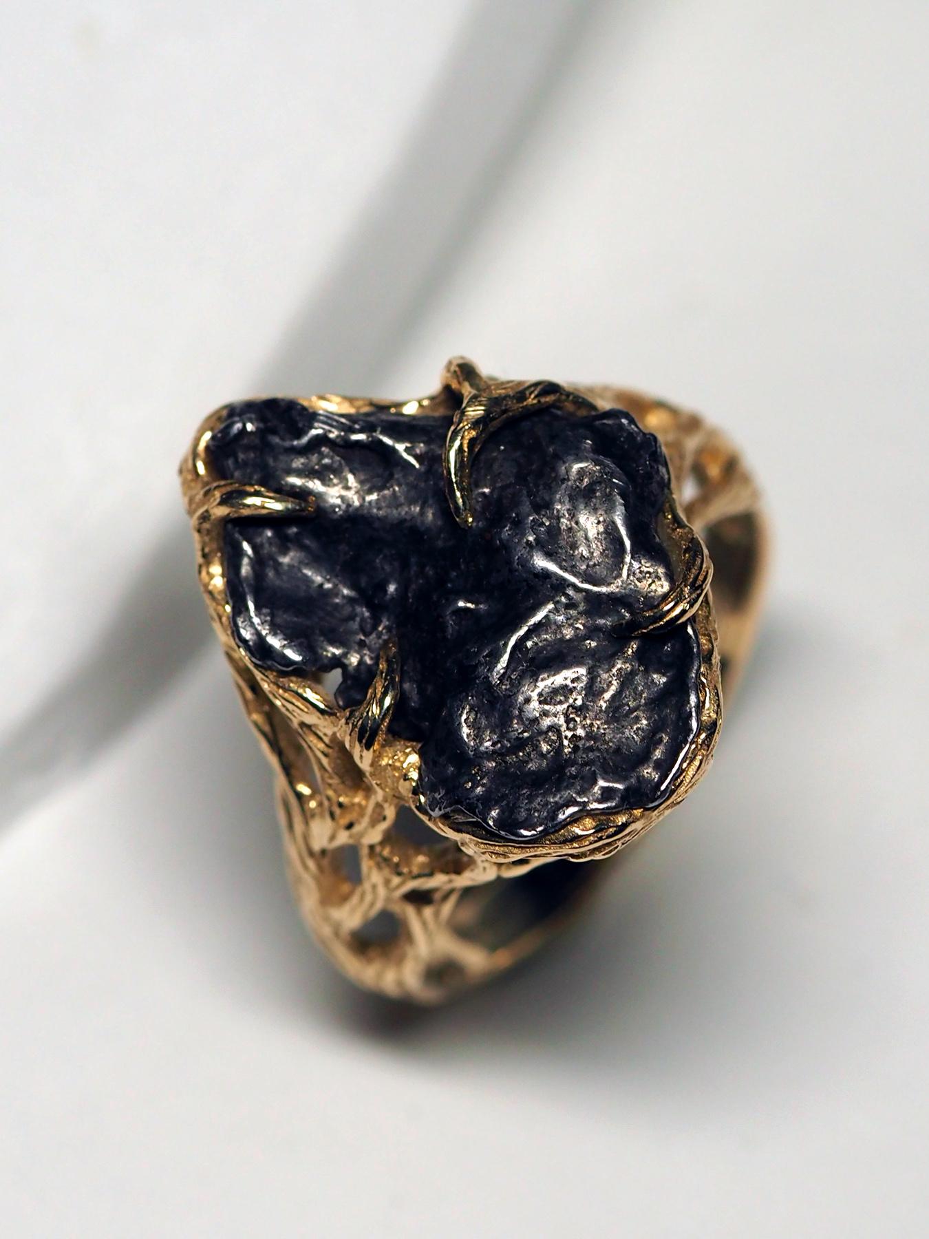 Meteorite Ring Gold Gemstone Unisex Engagement ring unusual In New Condition In Berlin, DE
