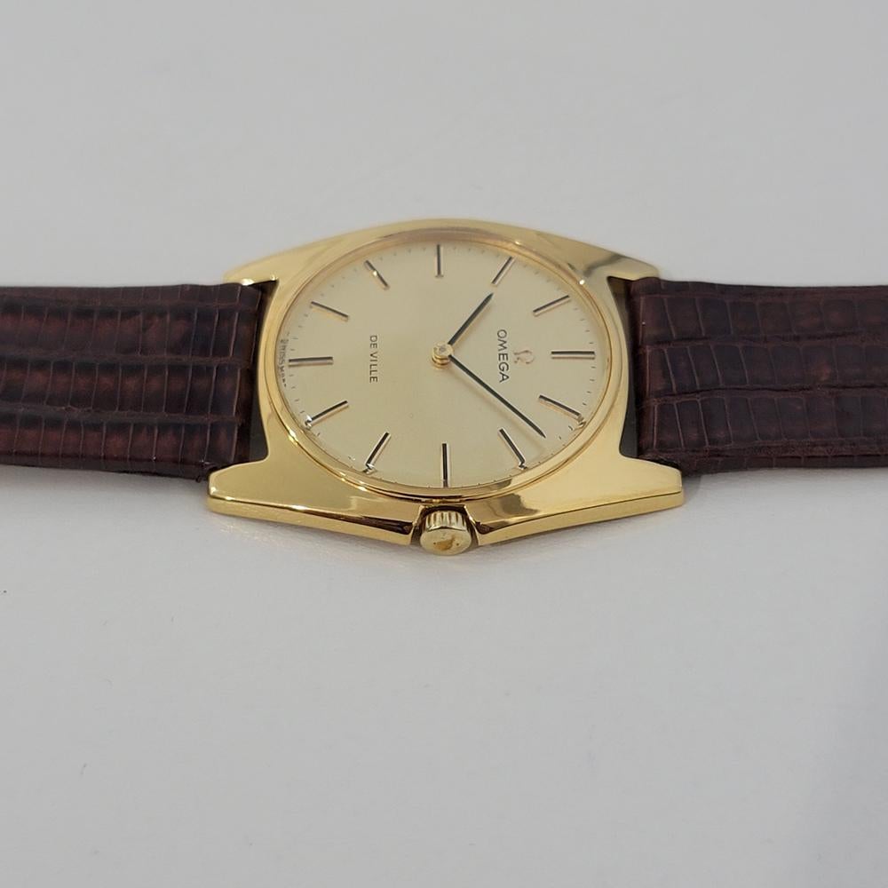 Mens Midsize Omega DeVille Gold-Capped Manual Wind 1960s Vintage Swiss RA3 In Excellent Condition In Beverly Hills, CA