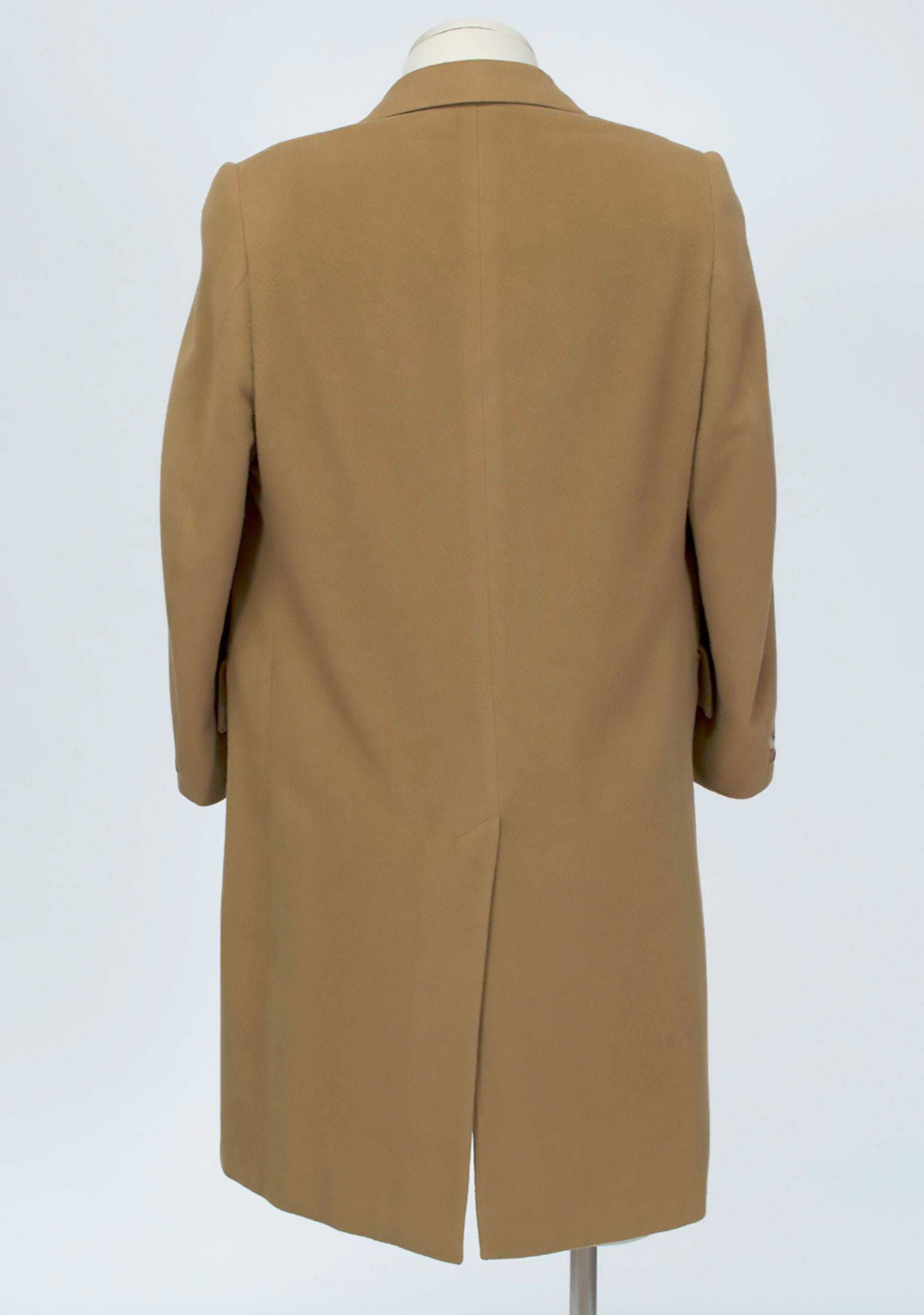 Topcoat minimalista da uomo a 3 bottoni in cammello, visone e cashmere della Mongolia - 40R, 1969 In condizioni buone in vendita a Tucson, AZ