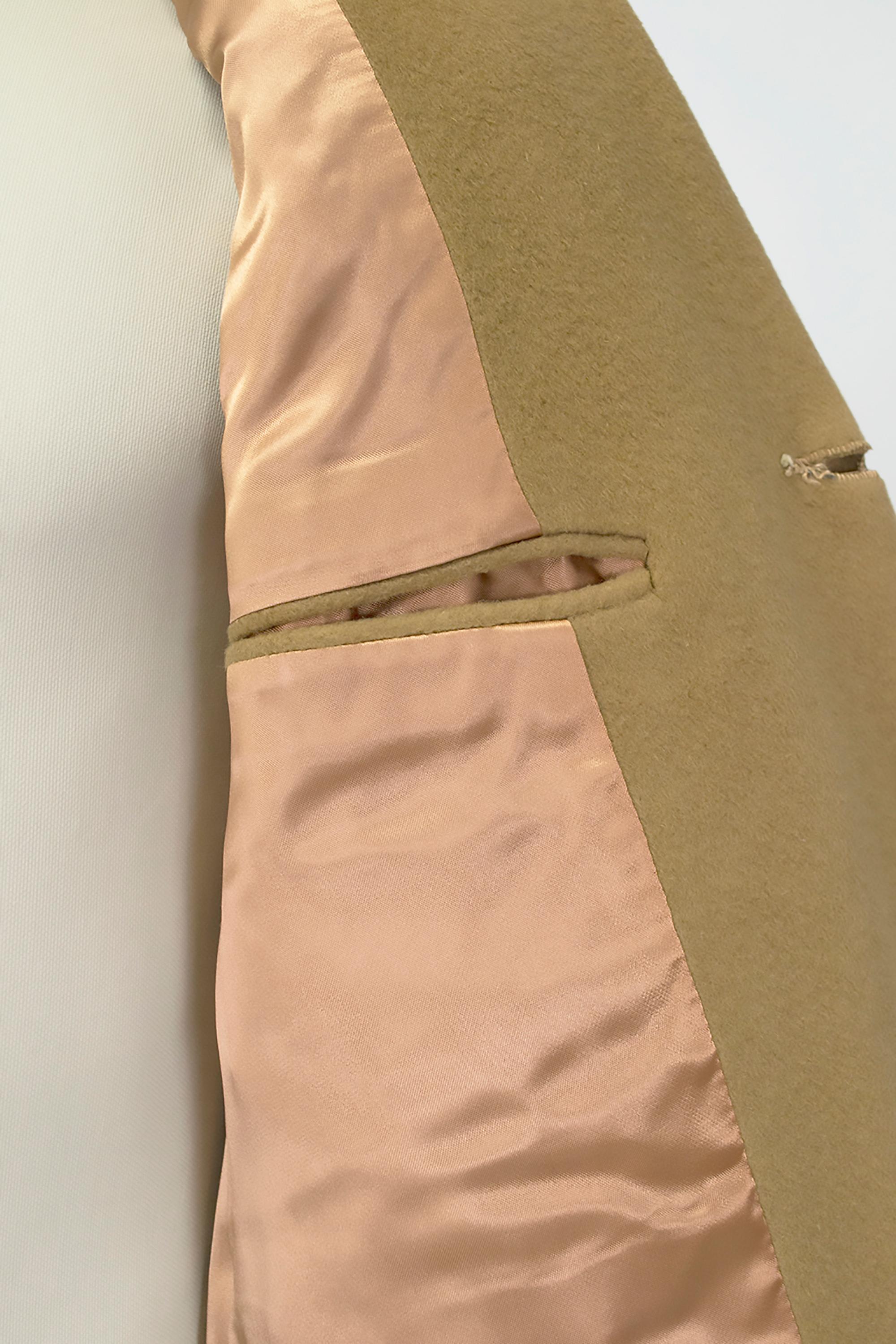 Topcoat minimalista da uomo a 3 bottoni in cammello, visone e cashmere della Mongolia - 40R, 1969 in vendita 4