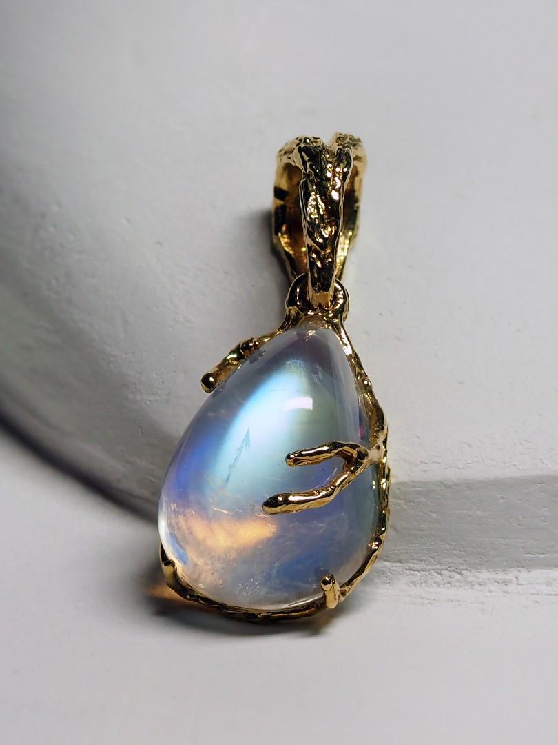 Moonstone Yellow Gold Pendant Clear Cabochon  2