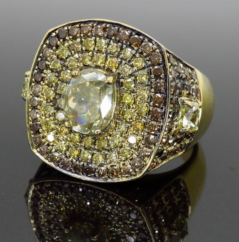 Men's MultiColored Diamond Ring in 18 Karat Gold For Sale at 1stDibs