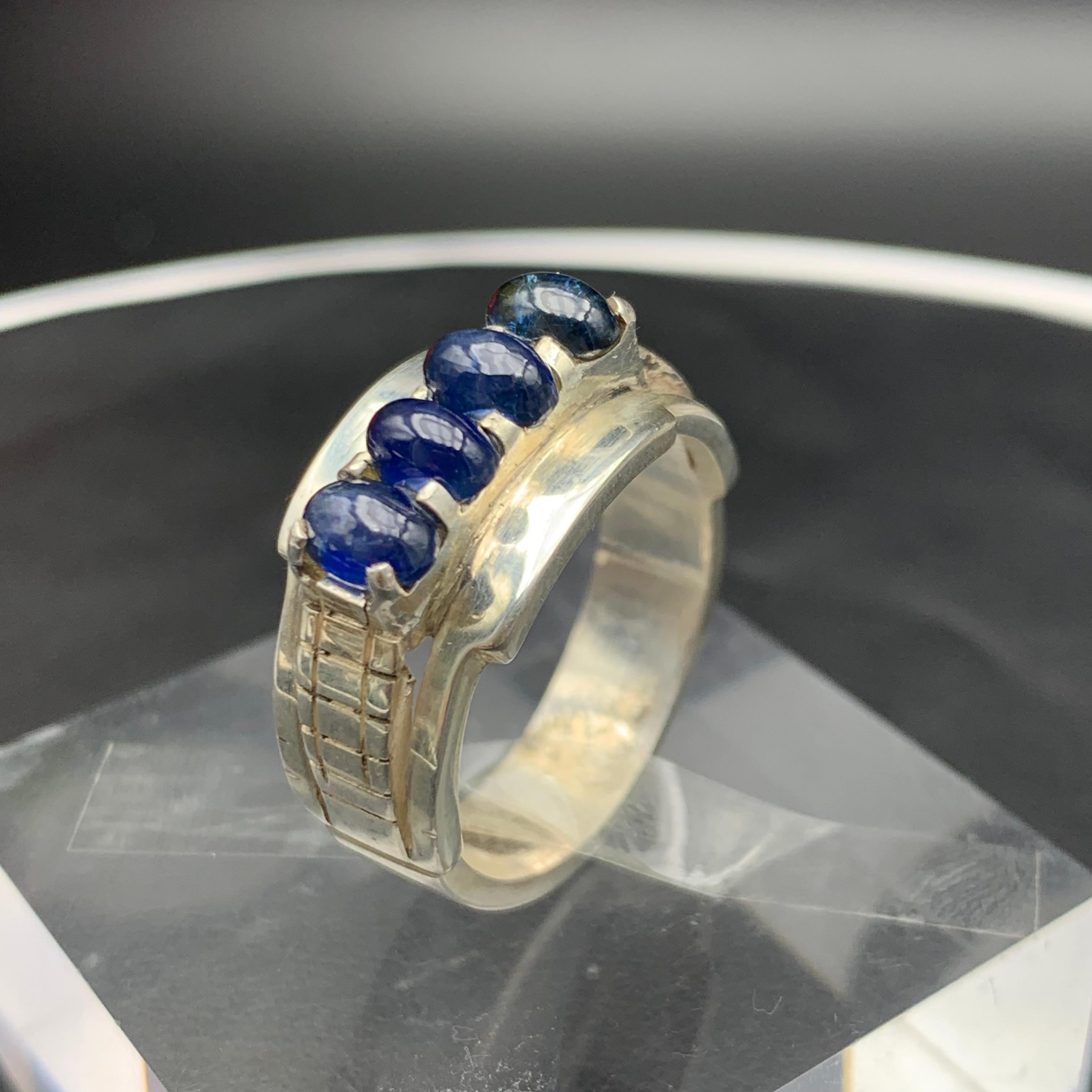 Anello a fascia da uomo con zaffiro multiplo in argento 925 (incastonatura a canale) 10,5 in vendita 8