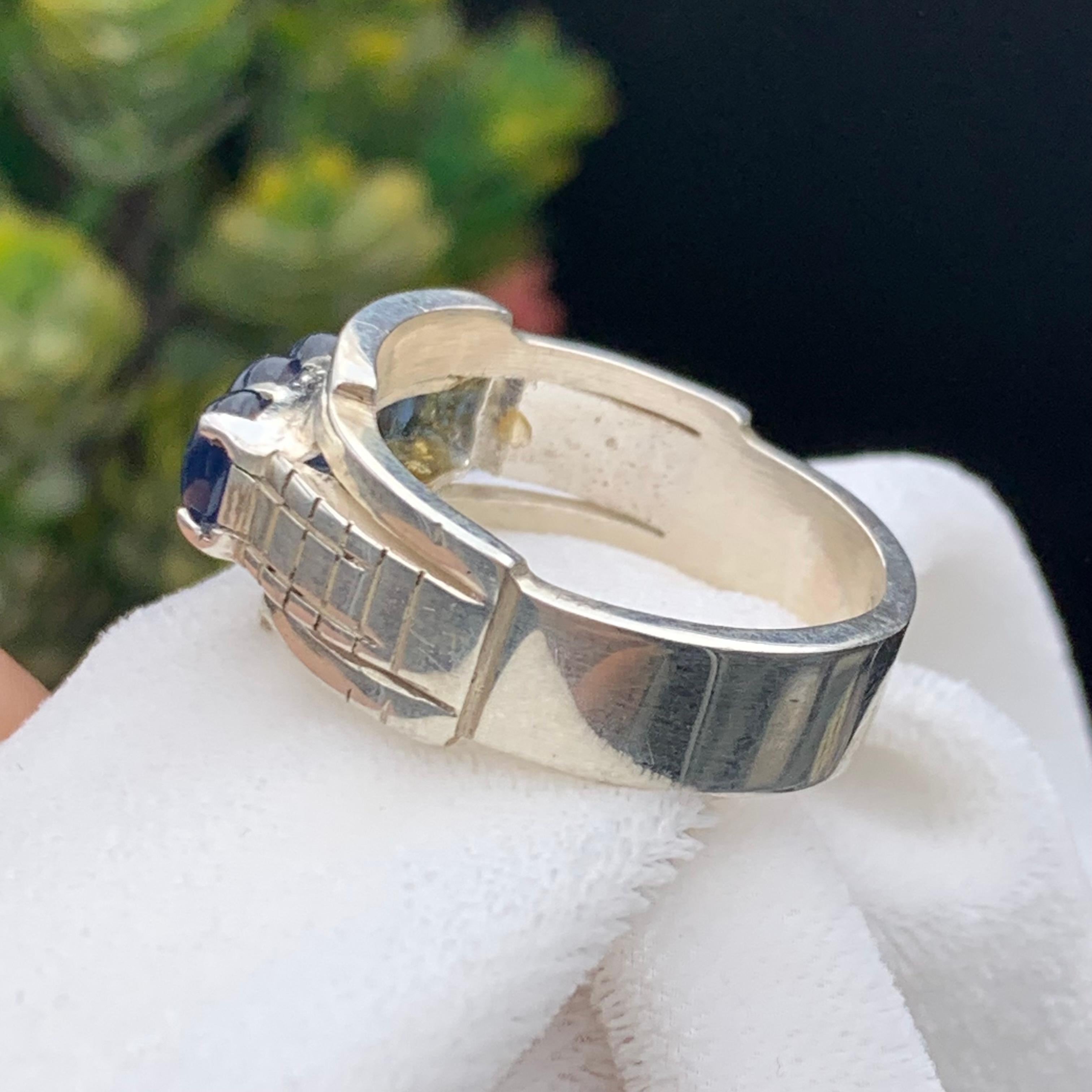 Anello a fascia da uomo con zaffiro multiplo in argento 925 (incastonatura a canale) 10,5 in vendita 1