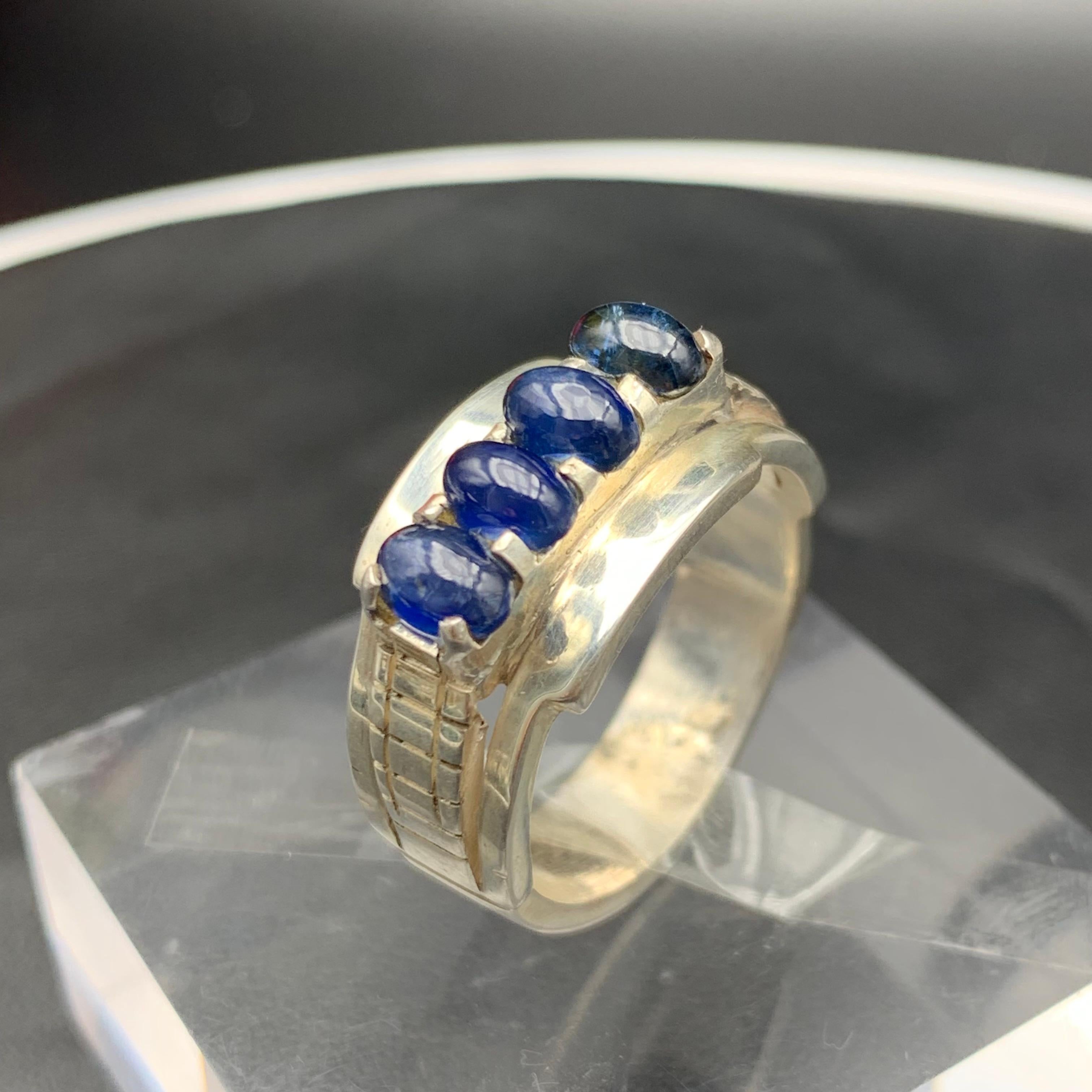 Anello a fascia da uomo con zaffiro multiplo in argento 925 (incastonatura a canale) 10,5 in vendita 3