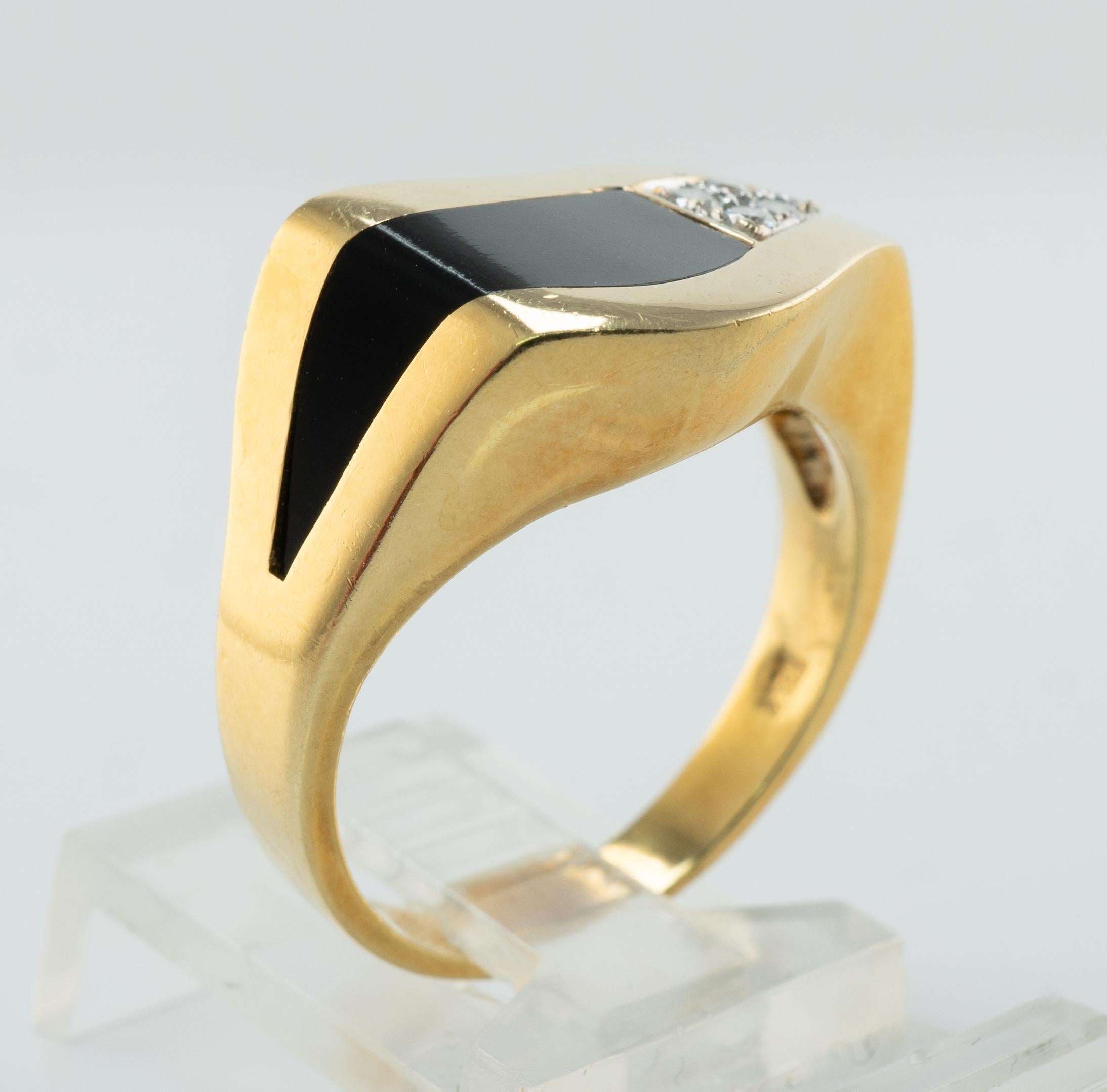 Mens Natural Diamond Onyx Ring 18K Gold Band

This amazing vintage ring for a gentleman is finely crafted in solid 18K Yellow Gold.
The ring is set with natural Black Onyx and diamonds.
Five (5) diamonds total .15 carat of VS1 clarity and G