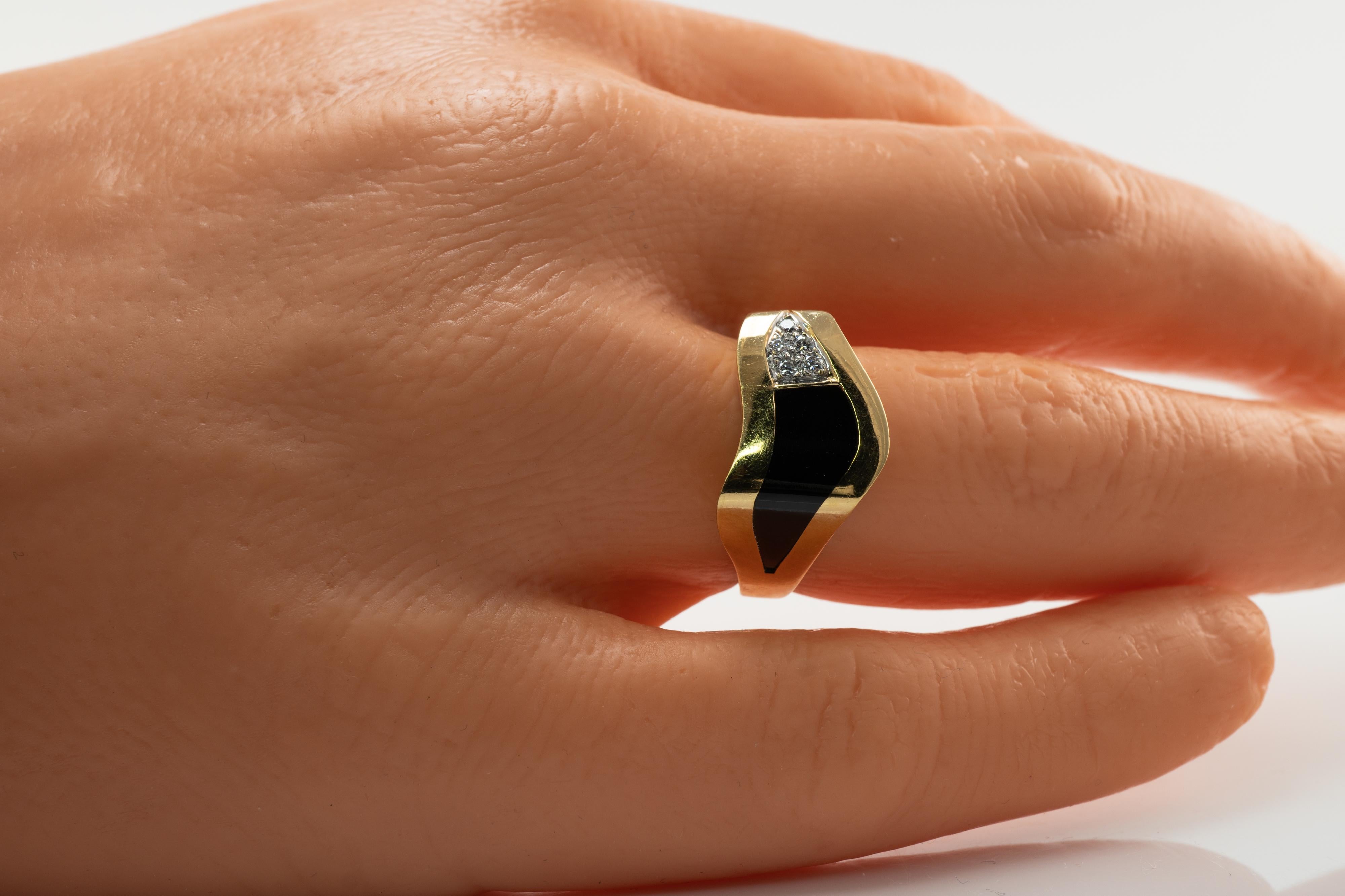 Mixed Cut Mens Natural Diamond Onyx Ring 18K Gold Band For Sale