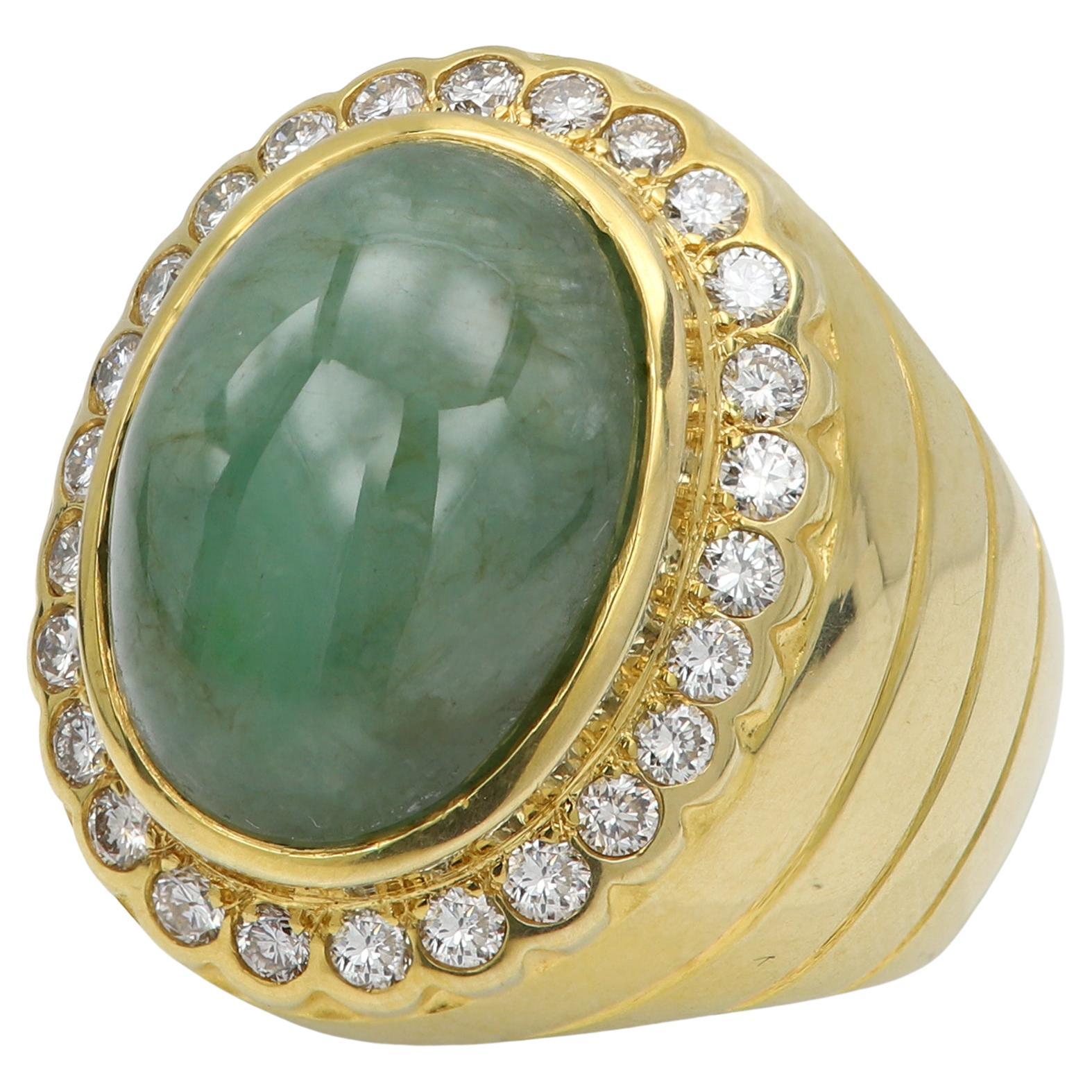 Mens Natural Jade Ring with Diamond in 18 Karat Yellow gold Vintage Jade Ring In New Condition For Sale In Brooklyn, NY