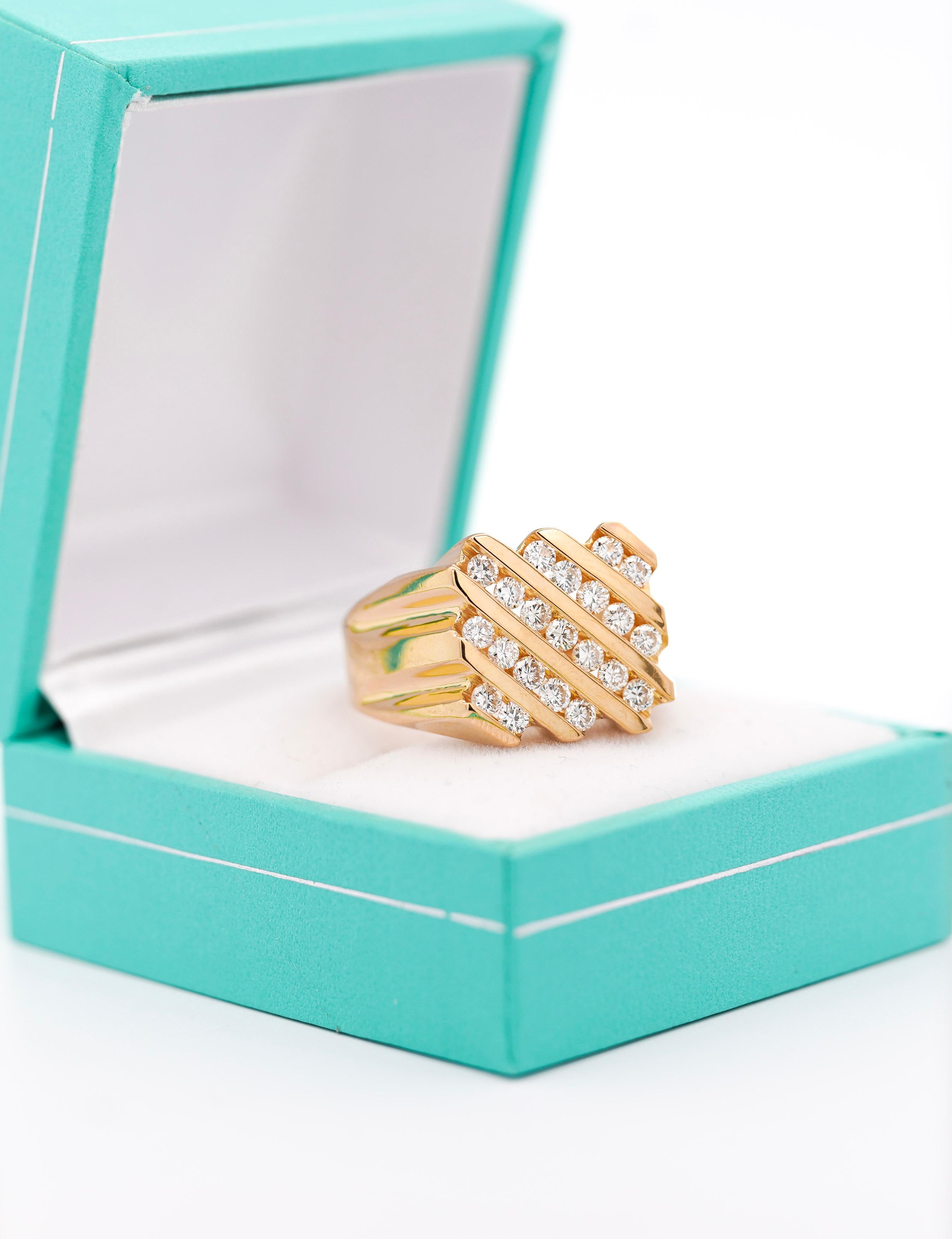Natürlicher runder Diamant Cluster Channel Set 14K Gold Ring für Männer (Moderne) im Angebot