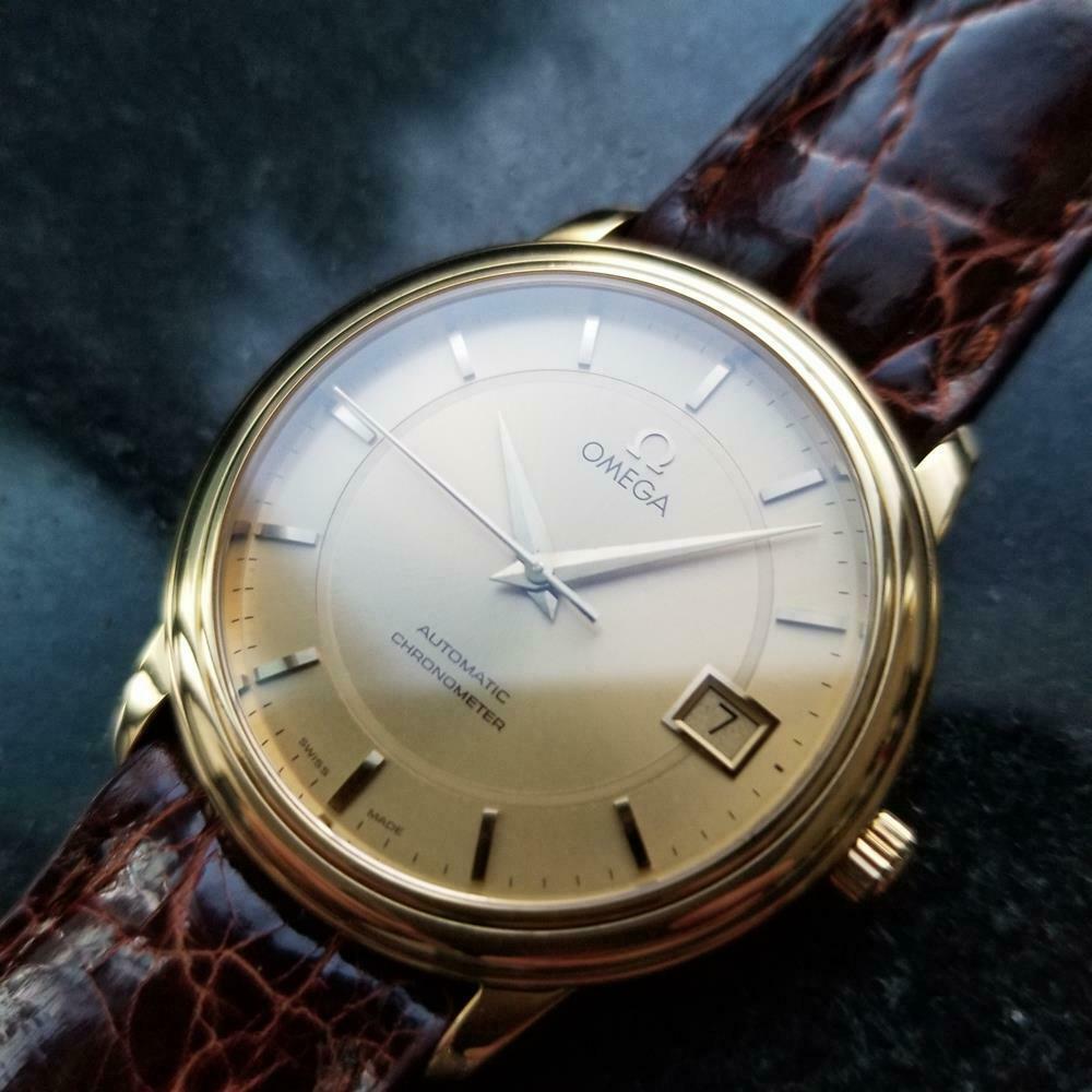 Modern Luxury, men's Omega 18K gold Chronometer automatic with date feature, circa 2000s. Verified authentic by a master watchmaker. Gorgeous Omega signed gold dial with applied indice hour markers, Omega symbol below the 12, date display at the 3