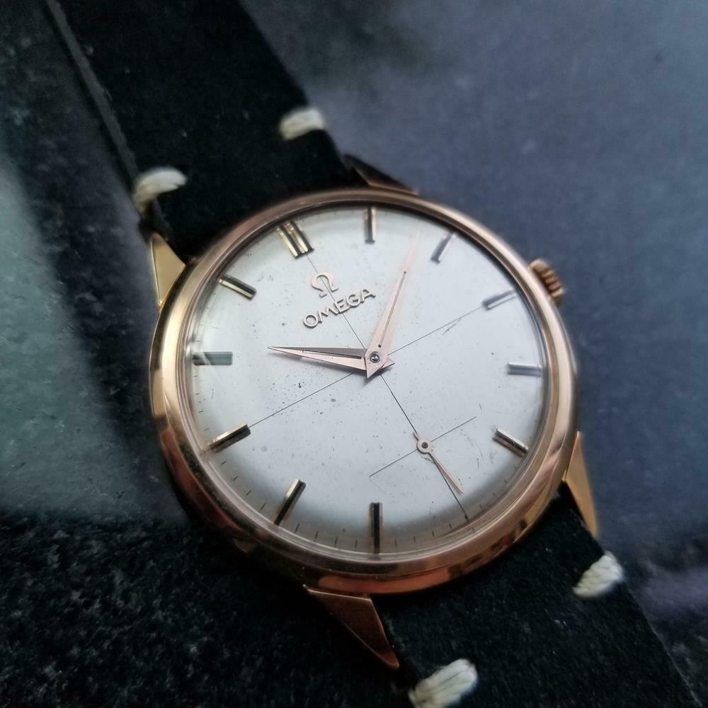 Men's Omega 18K Rose Gold Ref.2640 Manual Wind Dress Watch 1960s Swiss LV540BLK In Excellent Condition In Beverly Hills, CA