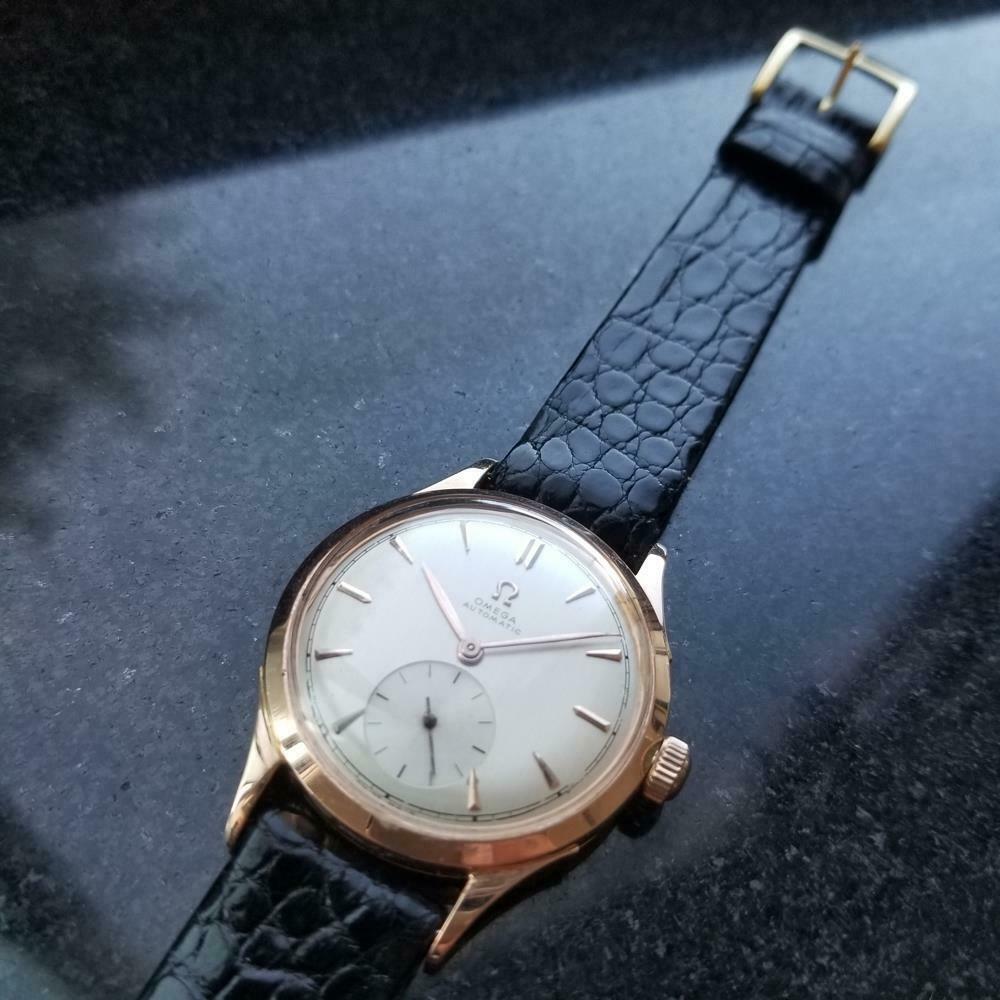 Men's Omega Bumper Automatic 18k Rose Gold, c.1940s Vintage Swiss Luxury LV30BLK In Excellent Condition In Beverly Hills, CA