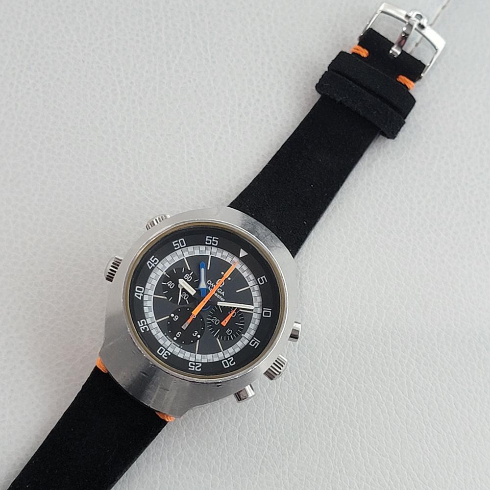 Mens Omega Flightmaster Chronograph GMT Manual Wind 1970s Vintage Swiss JM8 In Excellent Condition For Sale In Beverly Hills, CA