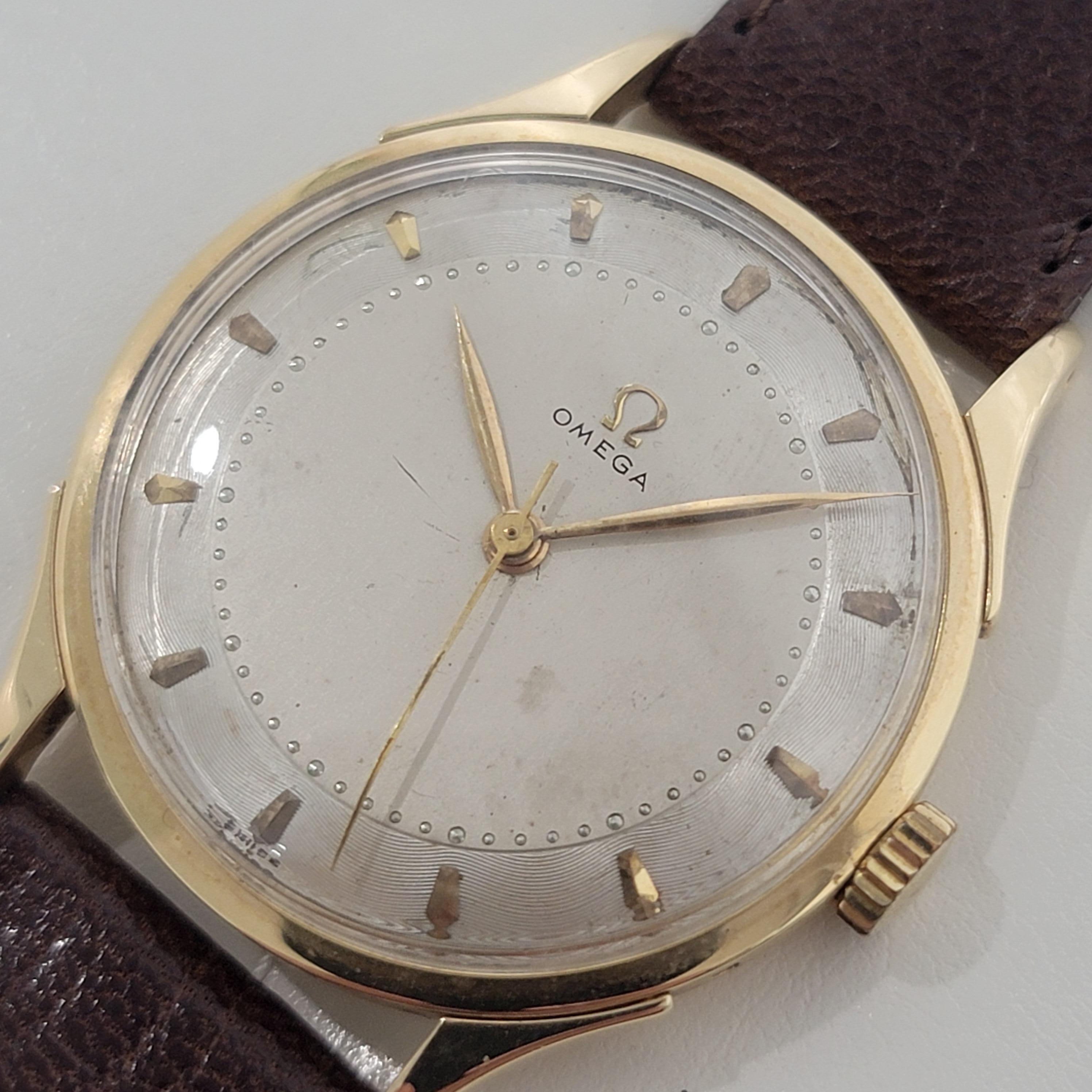 Classique intemporel, montre-bracelet Omega pour homme en or massif 14k à remontage manuel, c.1947. Vérifié authentique par un maître horloger. Magnifique cadran piepan signé Omega, index appliqués, index des minutes en goutte d'eau, aiguilles des