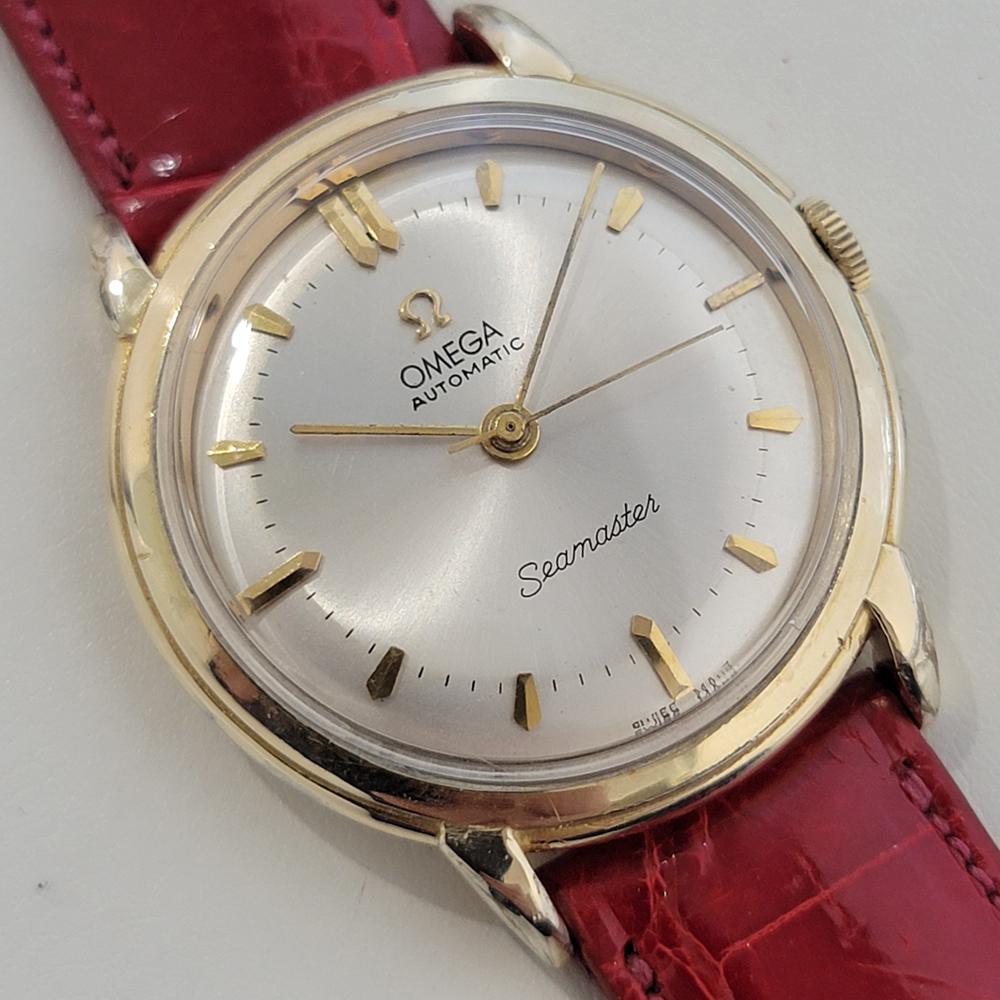 Mens Omega Seamaster 2592 35mm Gold Capped Bumper Automatic 1950s Vintage NA127 Excellent état - En vente à Beverly Hills, CA