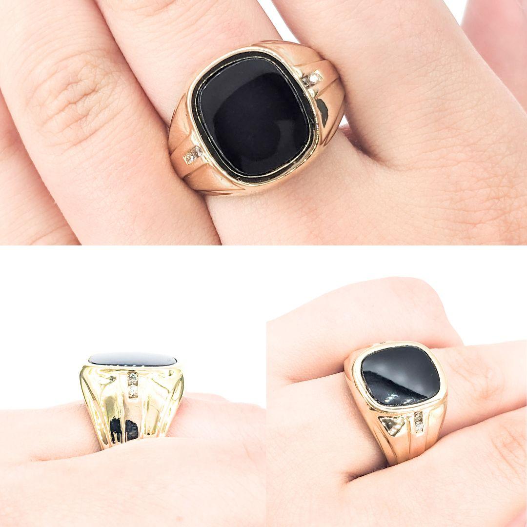 Mens Onyx Ring With Diamonds In Yellow Gold

Introducing this striking men's onyx ring, crafted in 14kt gold. The ring features a bold 14x12mm black onyx centerpiece, elegantly accented by .08ctw of round diamonds with I clarity and a near colorless