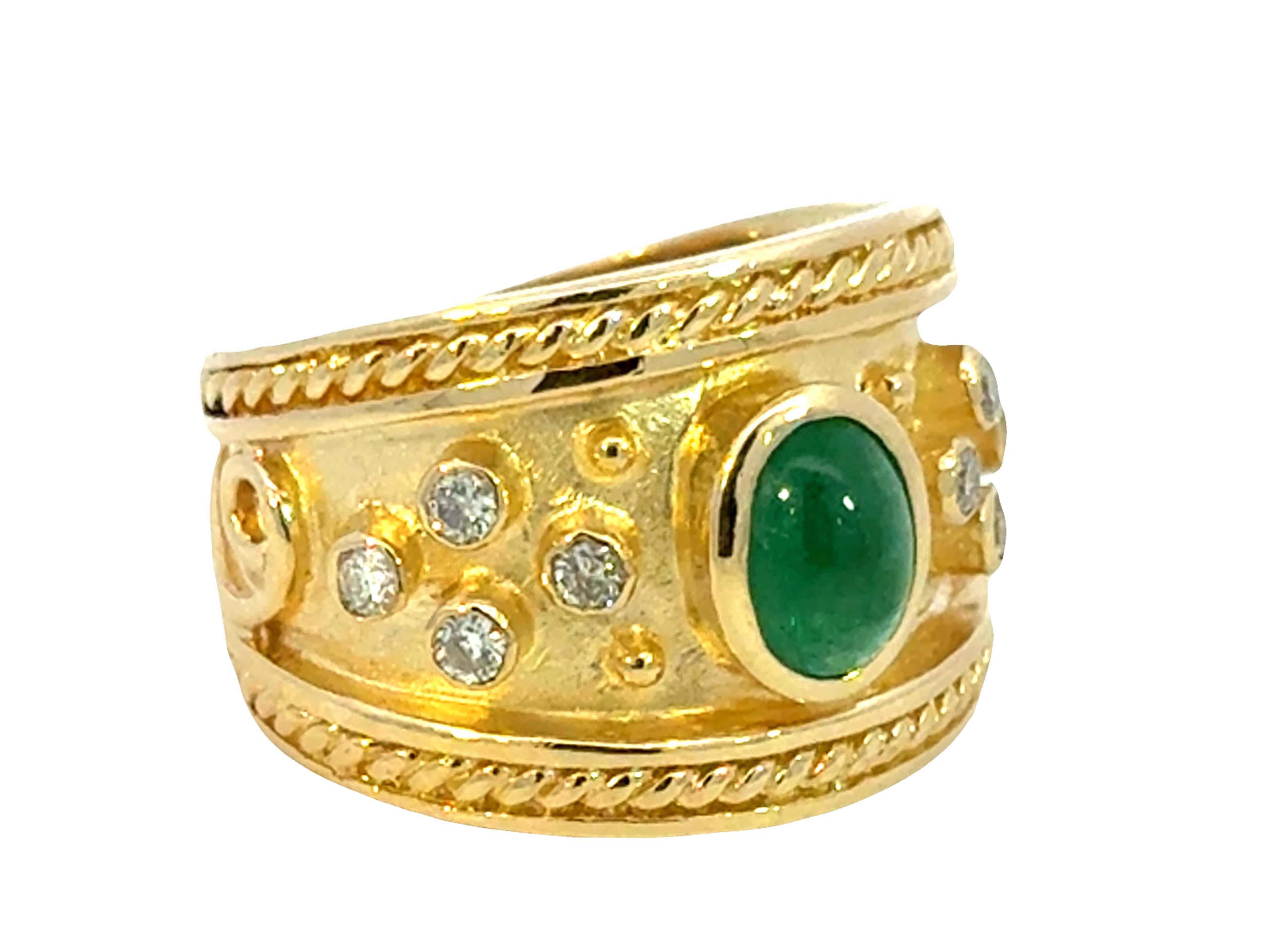 Moderne Bague à cigare en or jaune 18k pour homme avec émeraude ovale à cabochon vert et diamant en vente