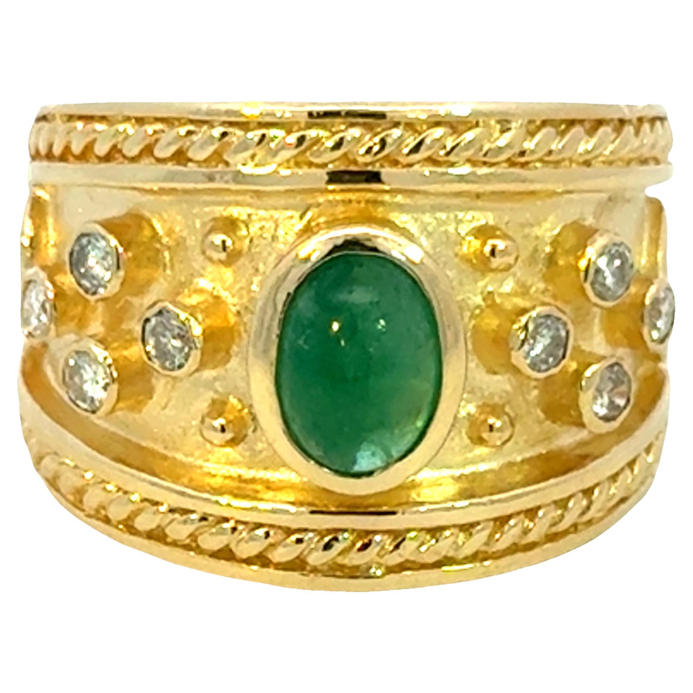 Bague à cigare en or jaune 18k pour homme avec émeraude ovale à cabochon vert et diamant en vente