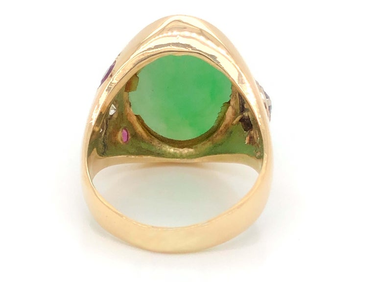 Men's Oval Pale Mottled Green Jade, Diamond and Ruby Ring - 14k Yellow Gold For Sale 1