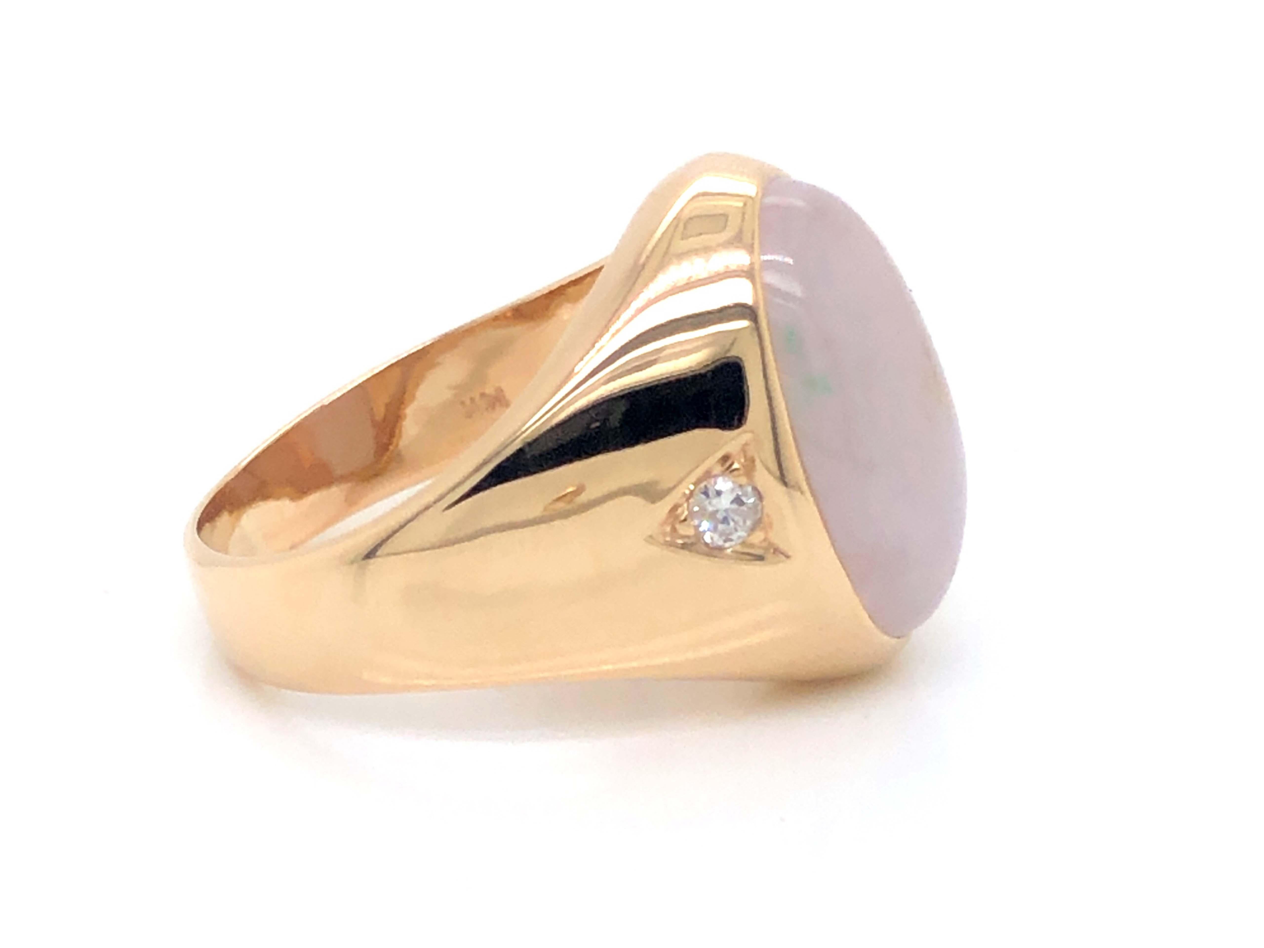 Men's Oval White Jade and Diamond Ring - 14k Yellow Gold In Excellent Condition For Sale In Honolulu, HI