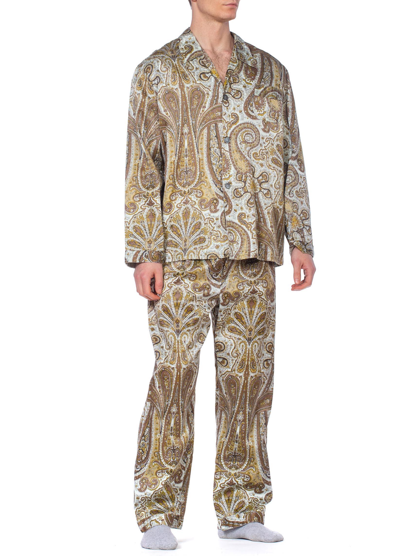 ensemble pyjama en satin de rayonne avec dos en coton et motif cachemire des années 70
