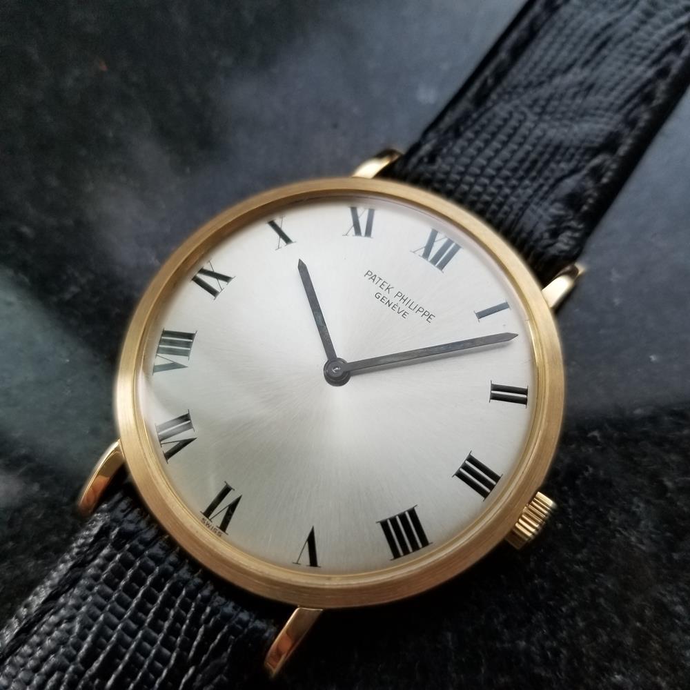 Timeless luxury, men's 18k solid gold Patek Philippe Calatrava ref.3538 hand-wind, circa 1970s. Verified authentic by a master watchmaker. Gorgeous silver Patek Philippe signed dial with black Roman numeral hour markers, black minute and hour hands,