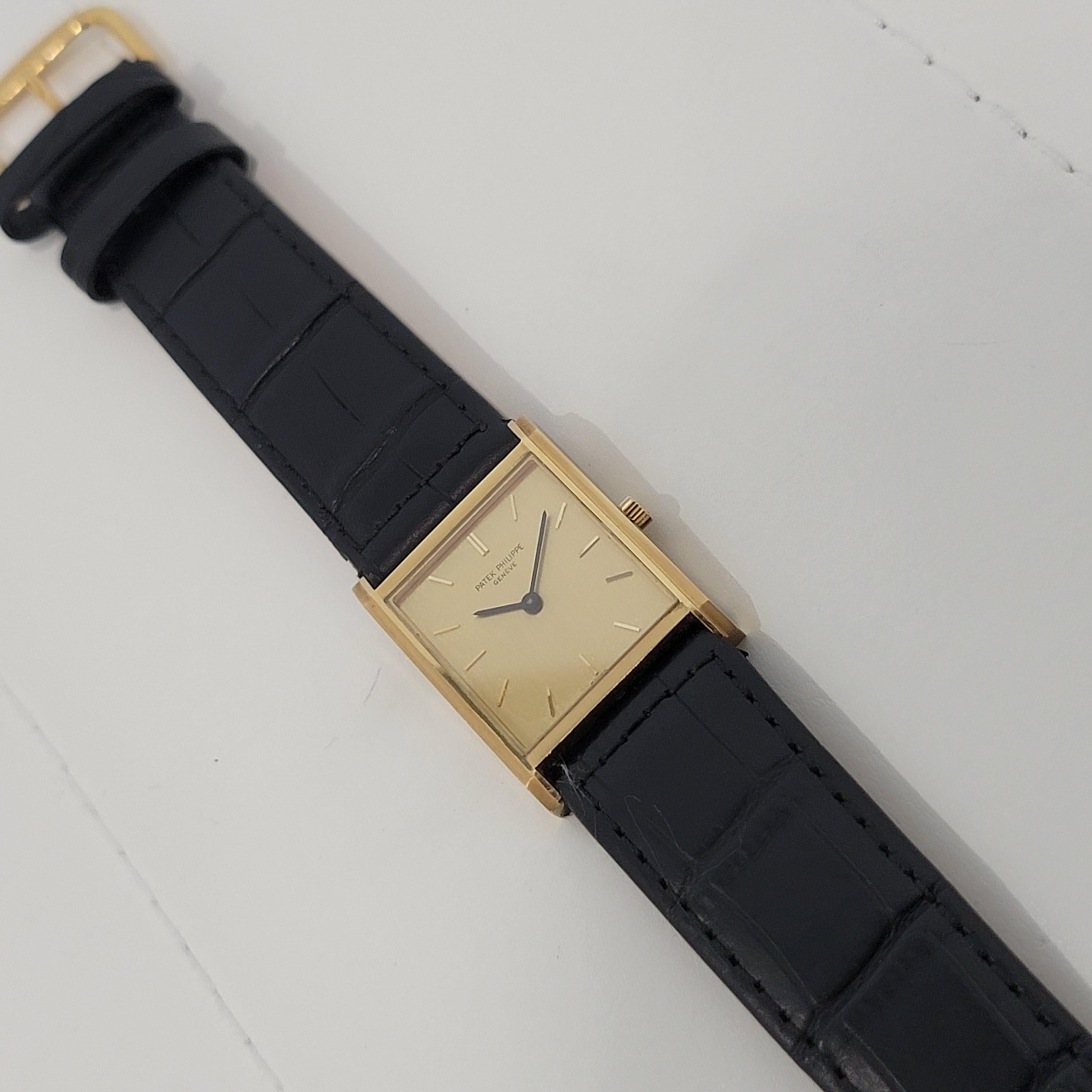 Mens Patek Philippe Geneve 3519 18k Gold Hand Wind with Paper 1970s RA370 In Excellent Condition In Beverly Hills, CA