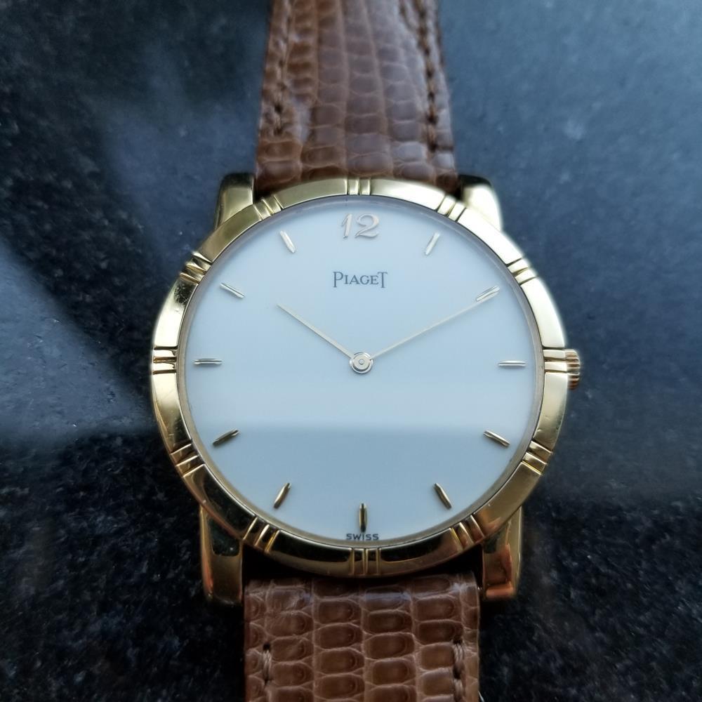 Luxurious elegance, men's 18K gold midsize Piaget Dancer quartz dress watch, c.1990s. Verified authentic by a master watchmaker. Gorgeous Piaget signed ivory white dial, applied gold indice hour markers, Arabic numeral 12, gold minute and hour