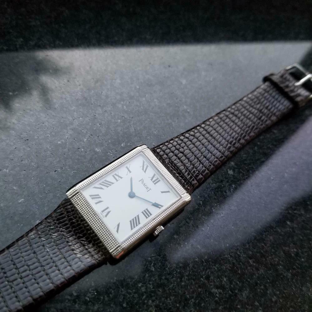 Men's Piaget 18k White Gold Midsize Hand-Wind Dress Watch c.1970s Swiss LV624BRN In Excellent Condition In Beverly Hills, CA